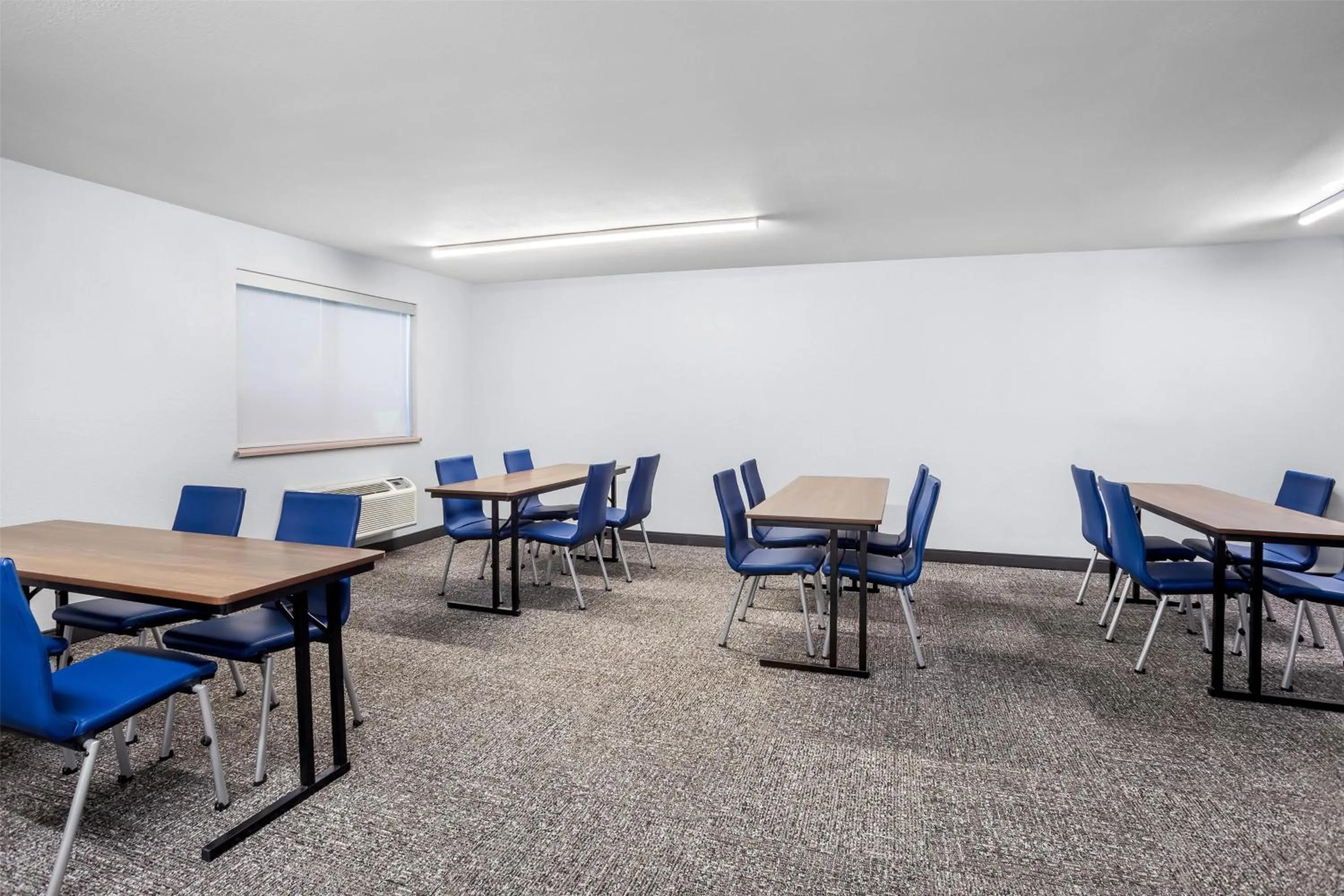 Meeting/conference room in Spark by Hilton Kent Seattle