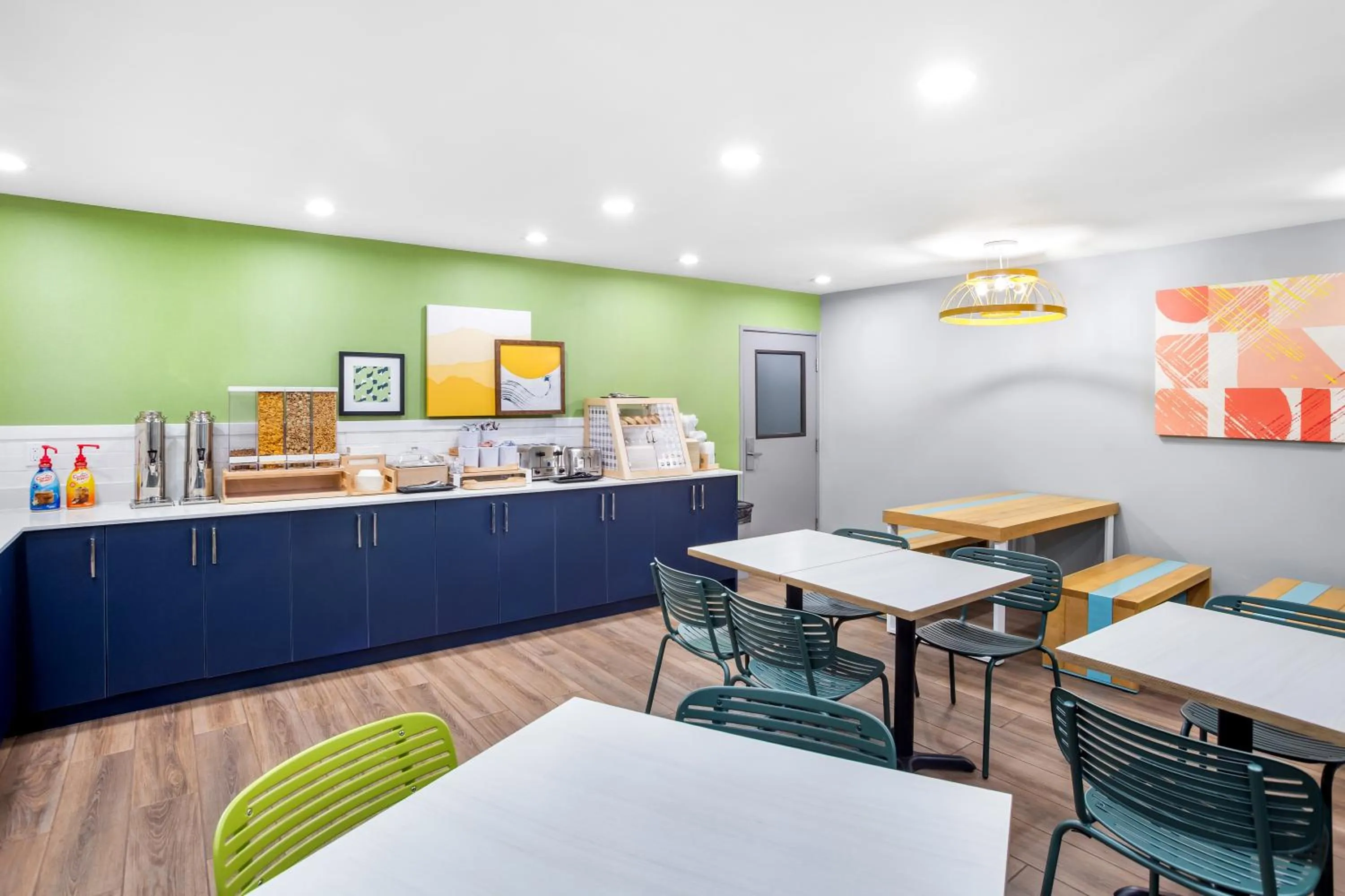 Restaurant/places to eat in Spark by Hilton Kent Seattle