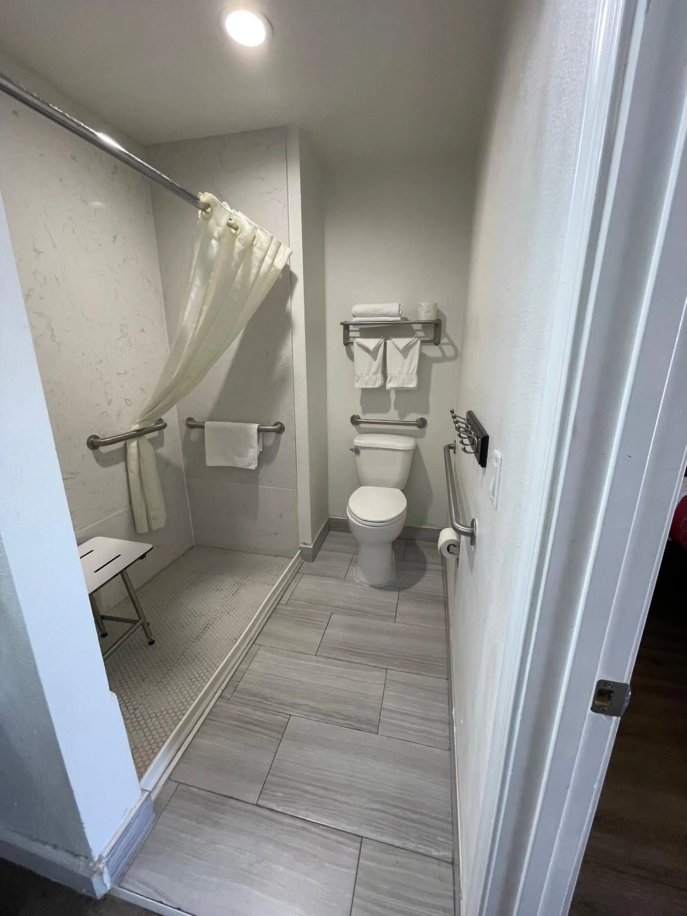 Bathroom in Claremont Lodge