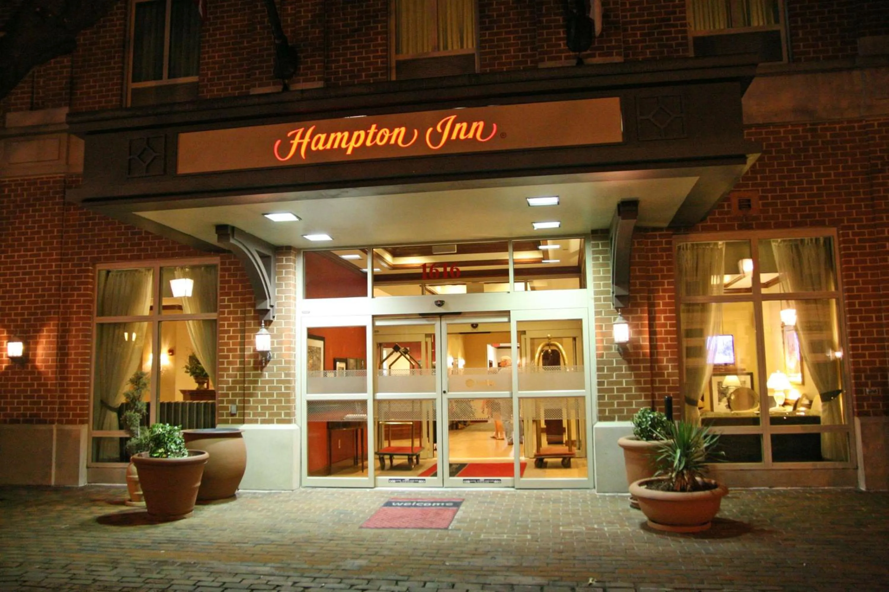 Property building in Hampton Inn Alexandria/Old Town