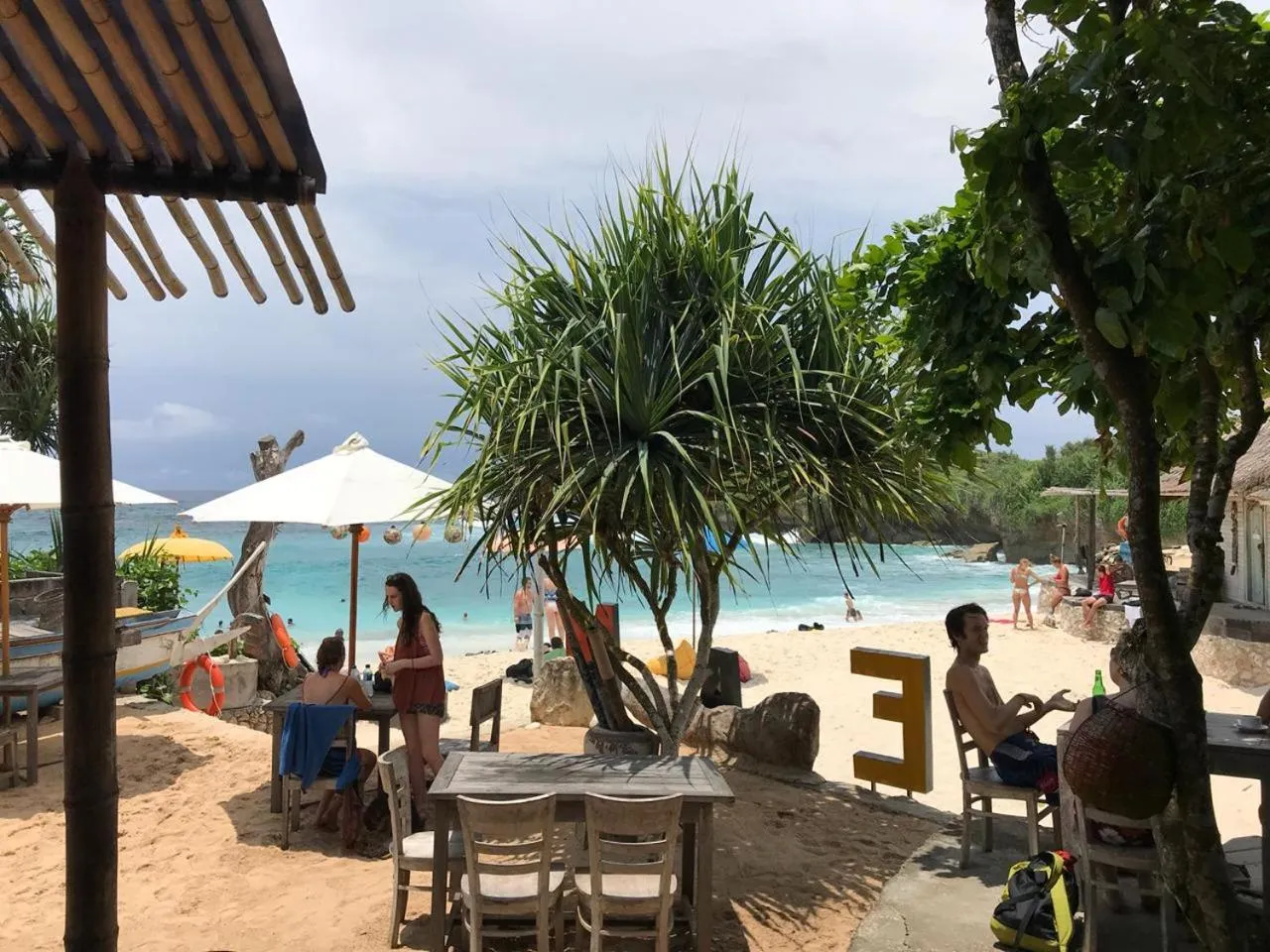 Restaurant/places to eat in D'byas Dream Beach Club and Villa