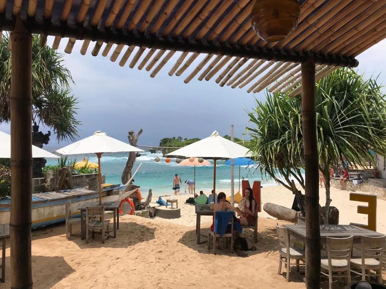 Restaurant/places to eat in D'byas Dream Beach Club and Villa