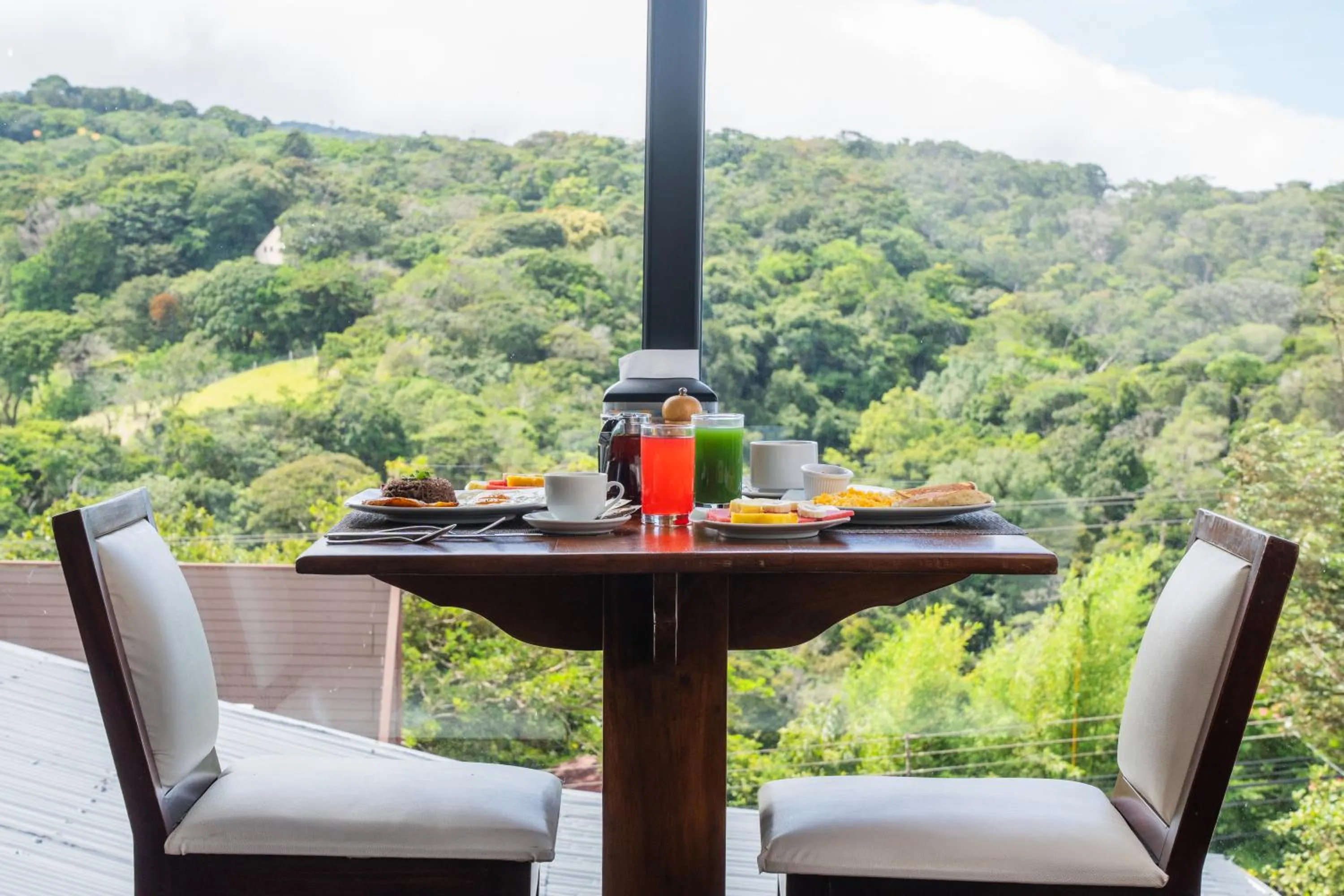 Food and drinks in Camino Verde B&B Monteverde Costa Rica