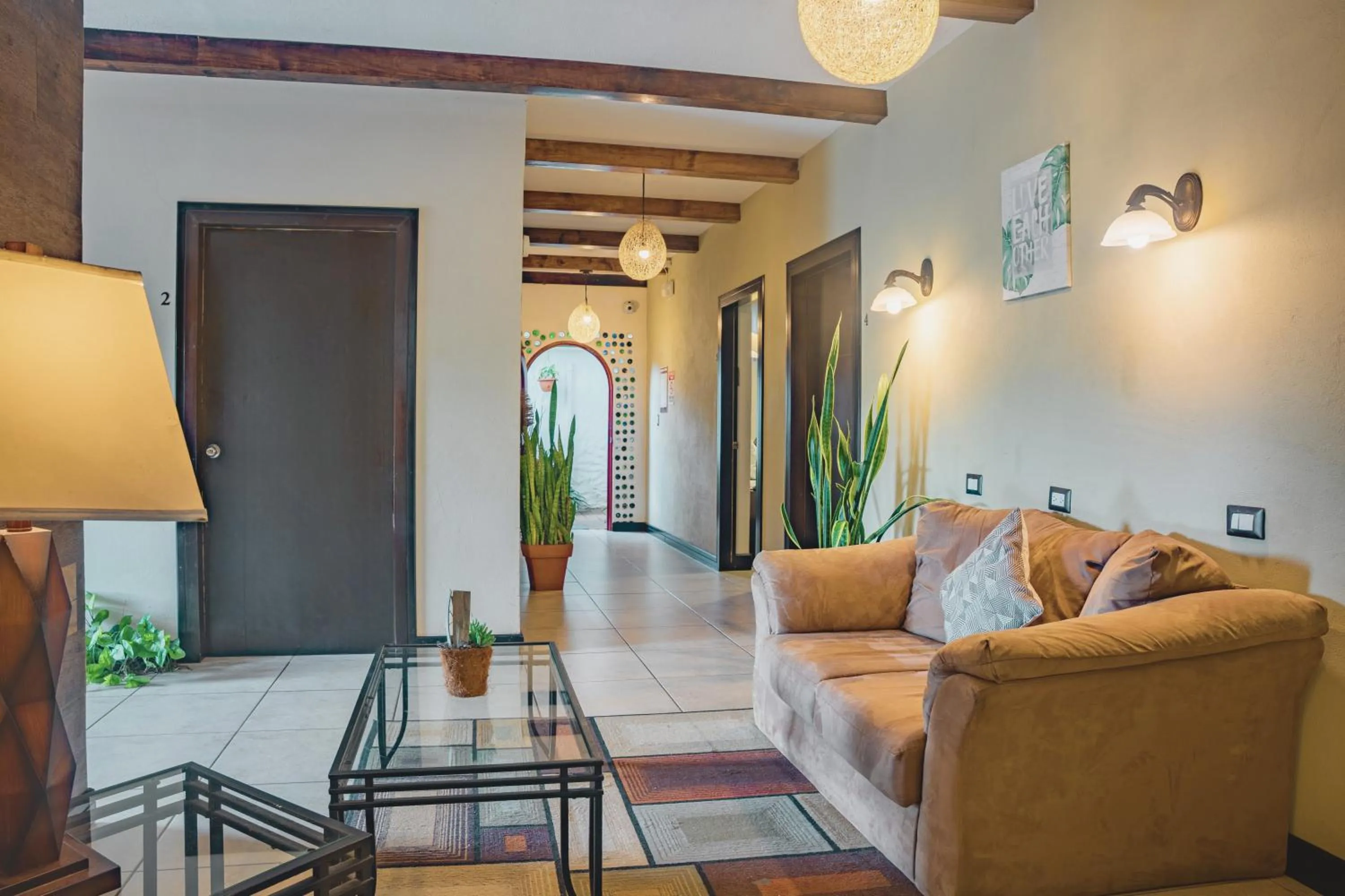 Communal lounge/ TV room in Camino Verde B&B Monteverde Costa Rica