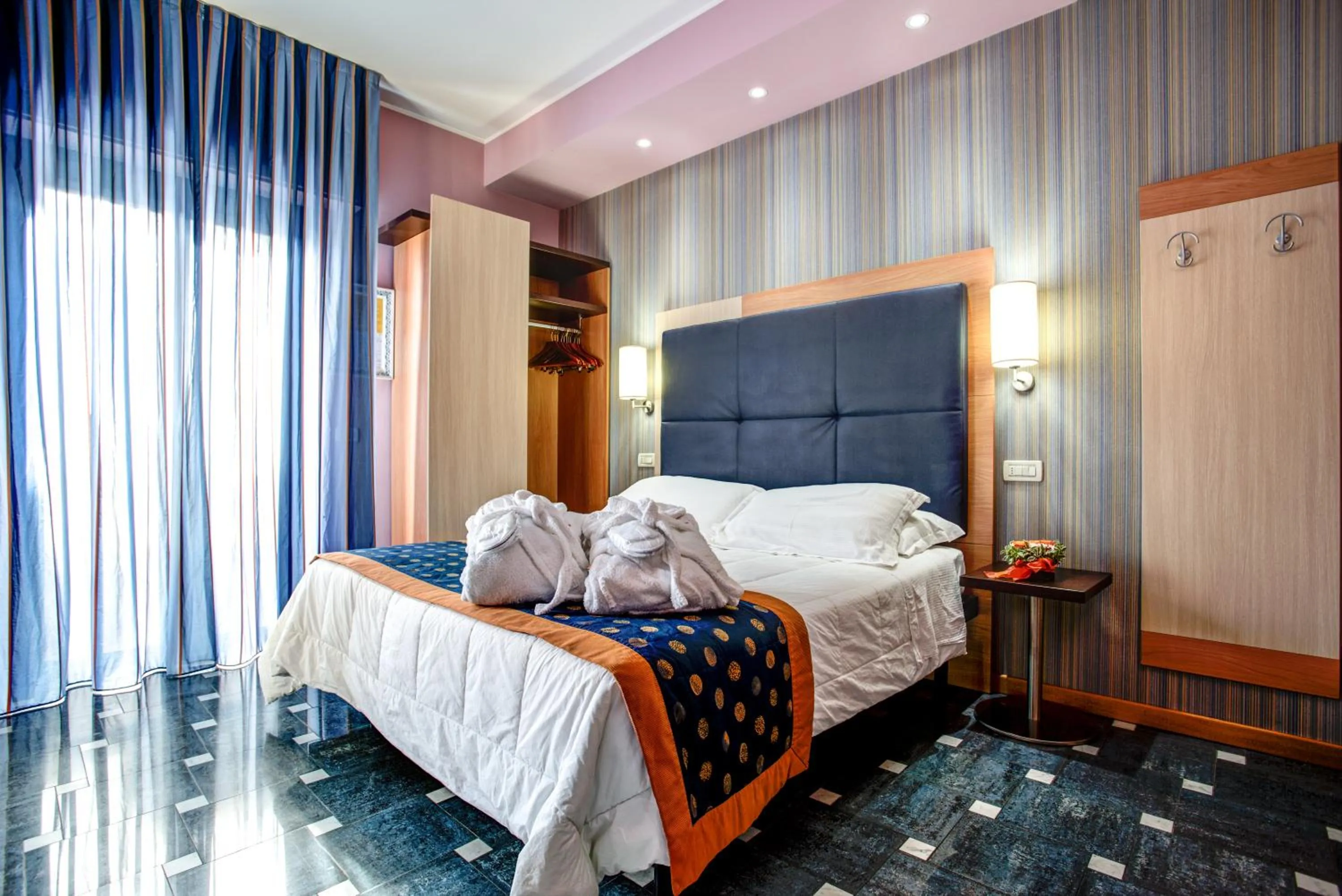 Day, Bed in Hotel Genty