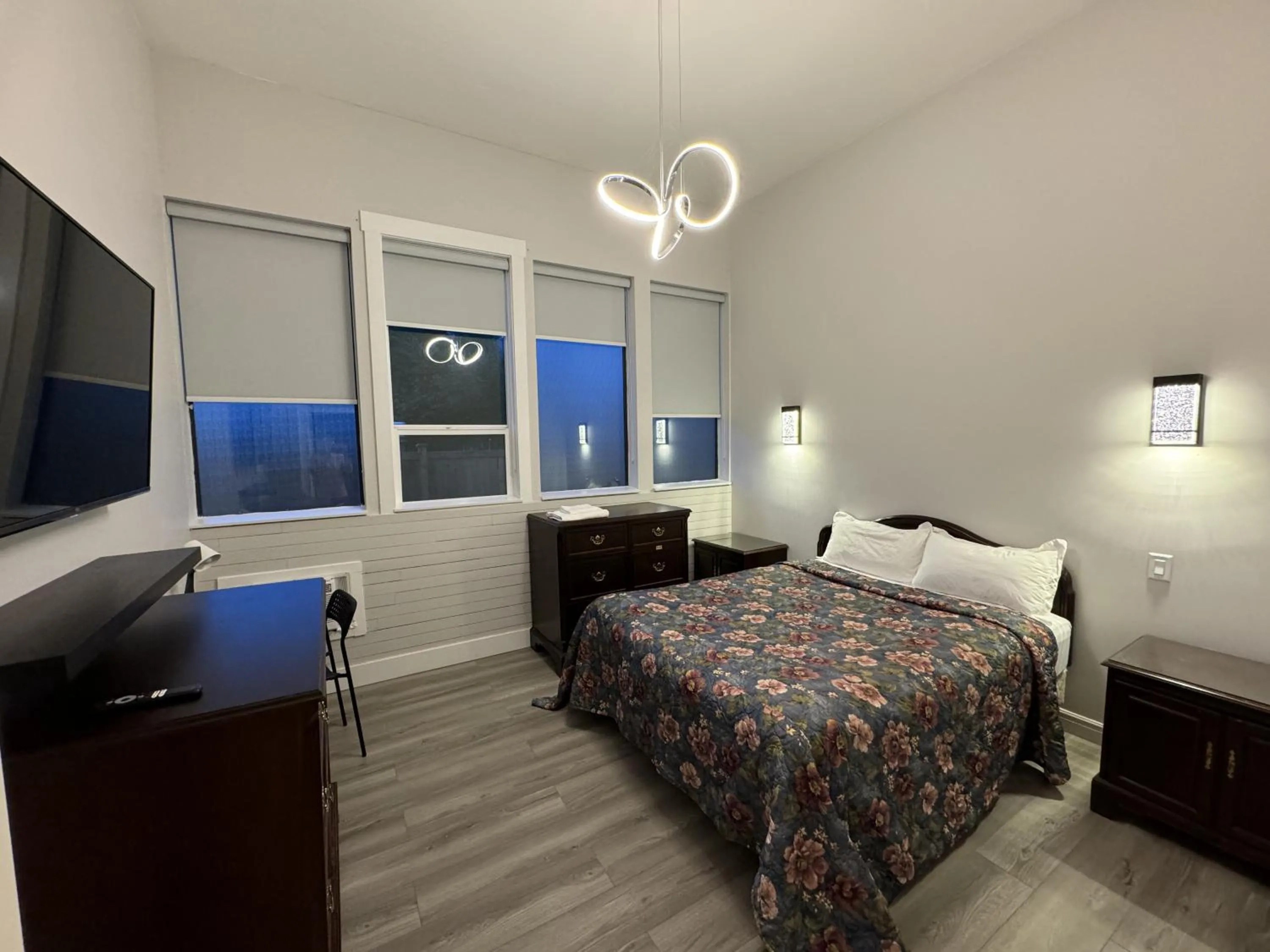 Bed in Inntowne Motel