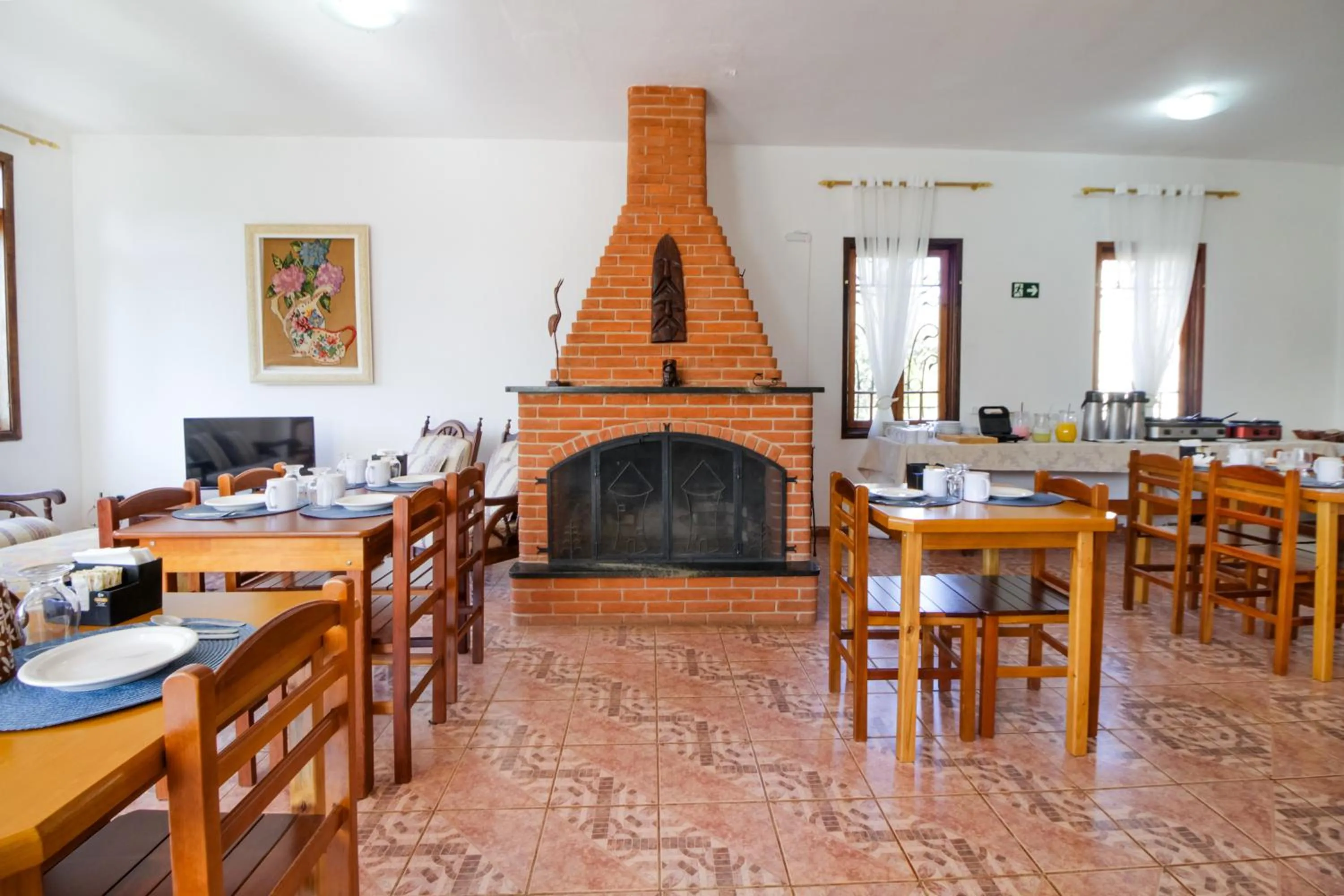 Buffet breakfast in VELINN Pousada Torre Branca