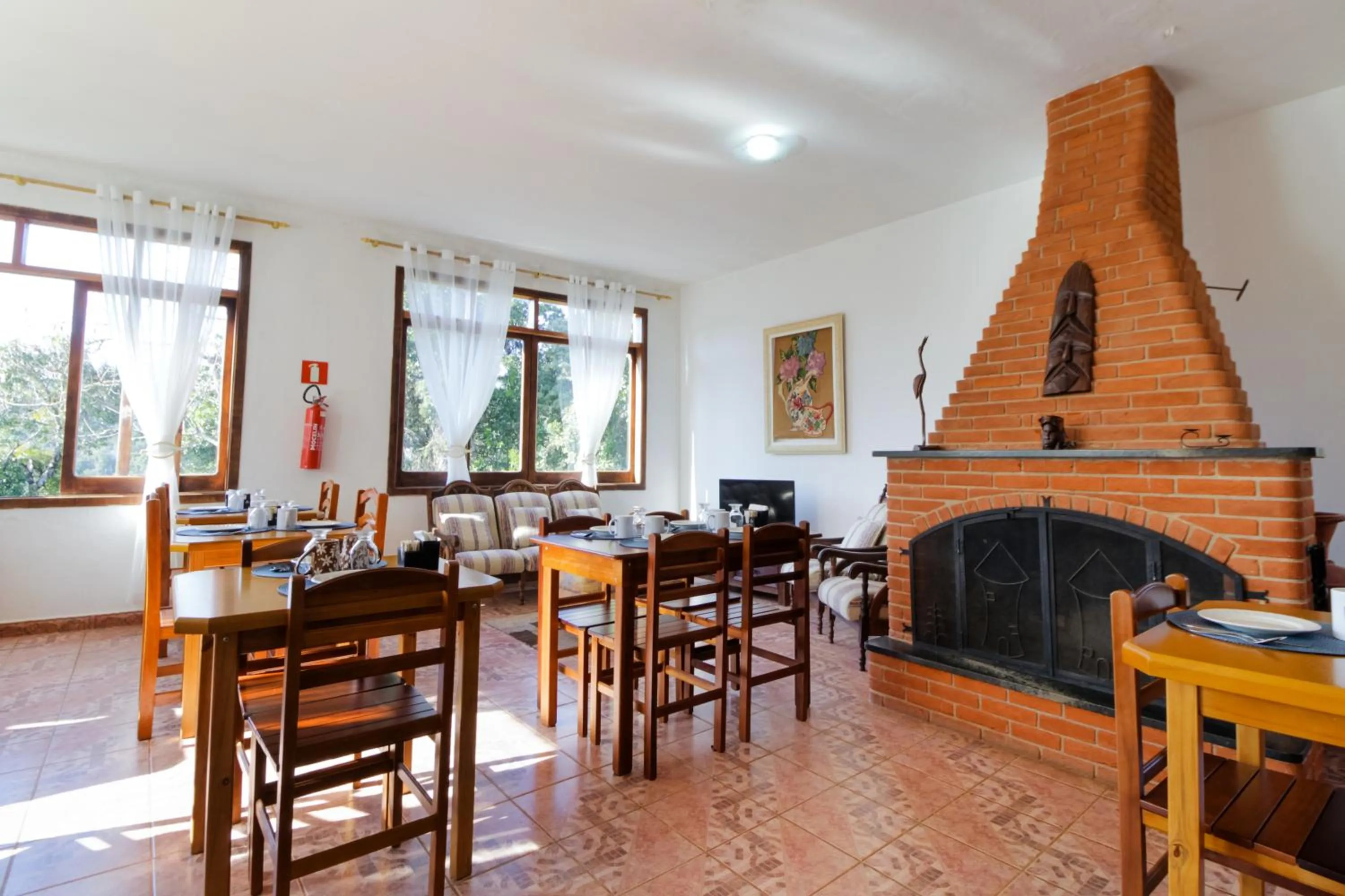 Restaurant/places to eat in VELINN Pousada Torre Branca