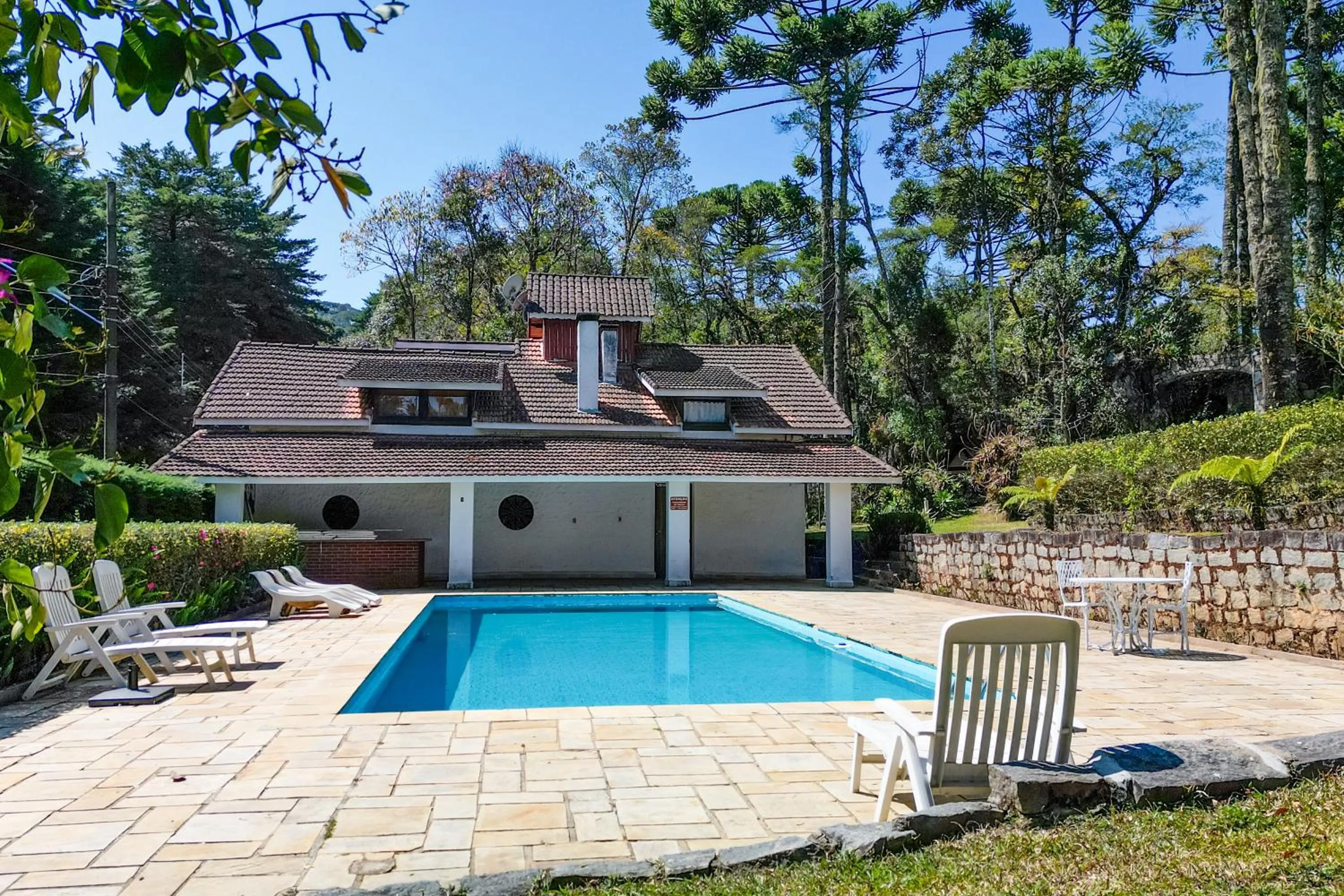 Swimming pool in VELINN Pousada Torre Branca