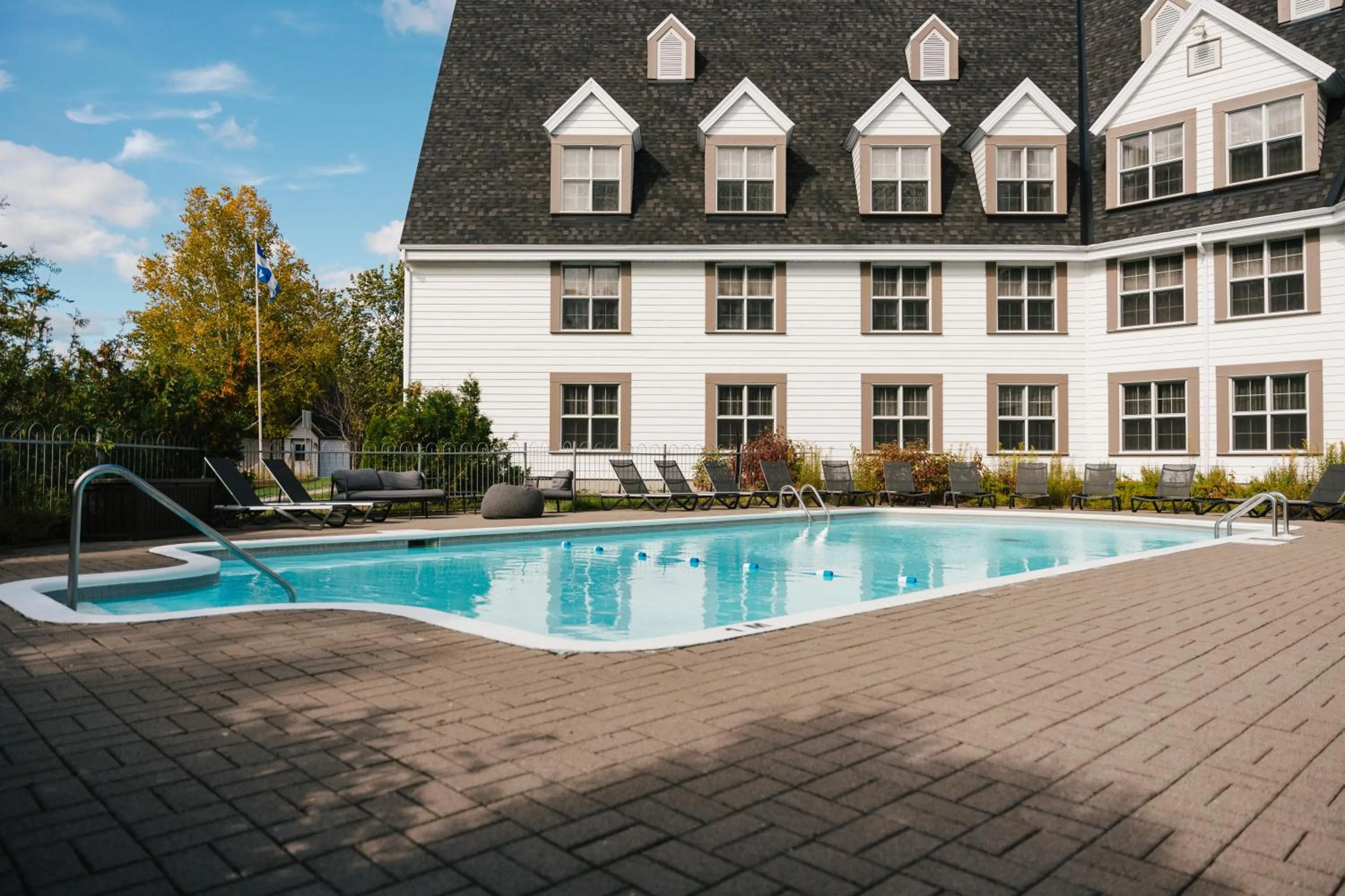 Pool view in Gîte du Mont-Albert - Sepaq