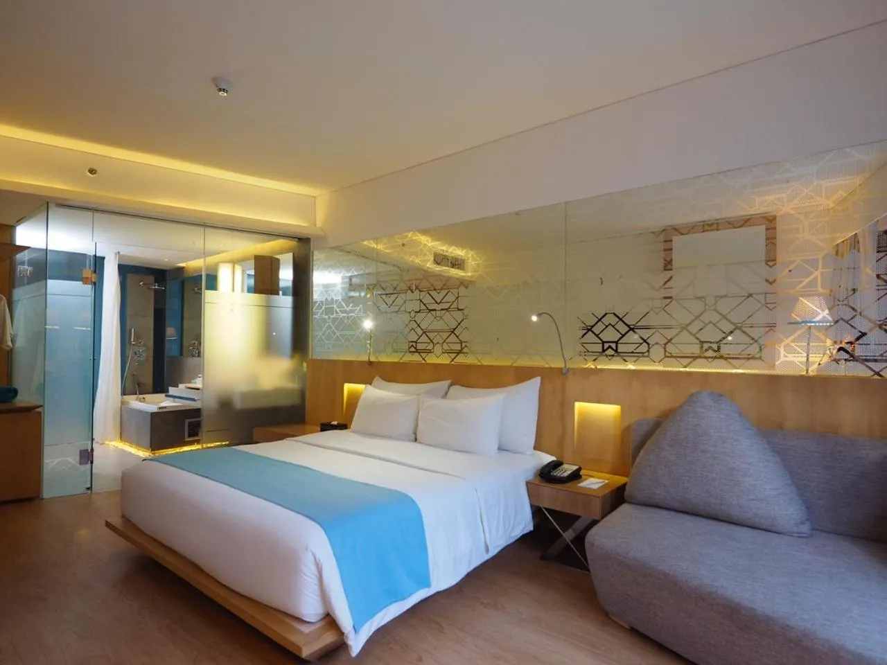 Deluxe Double Room with Jacuzzi in IZE Seminyak by LifestyleRetreats