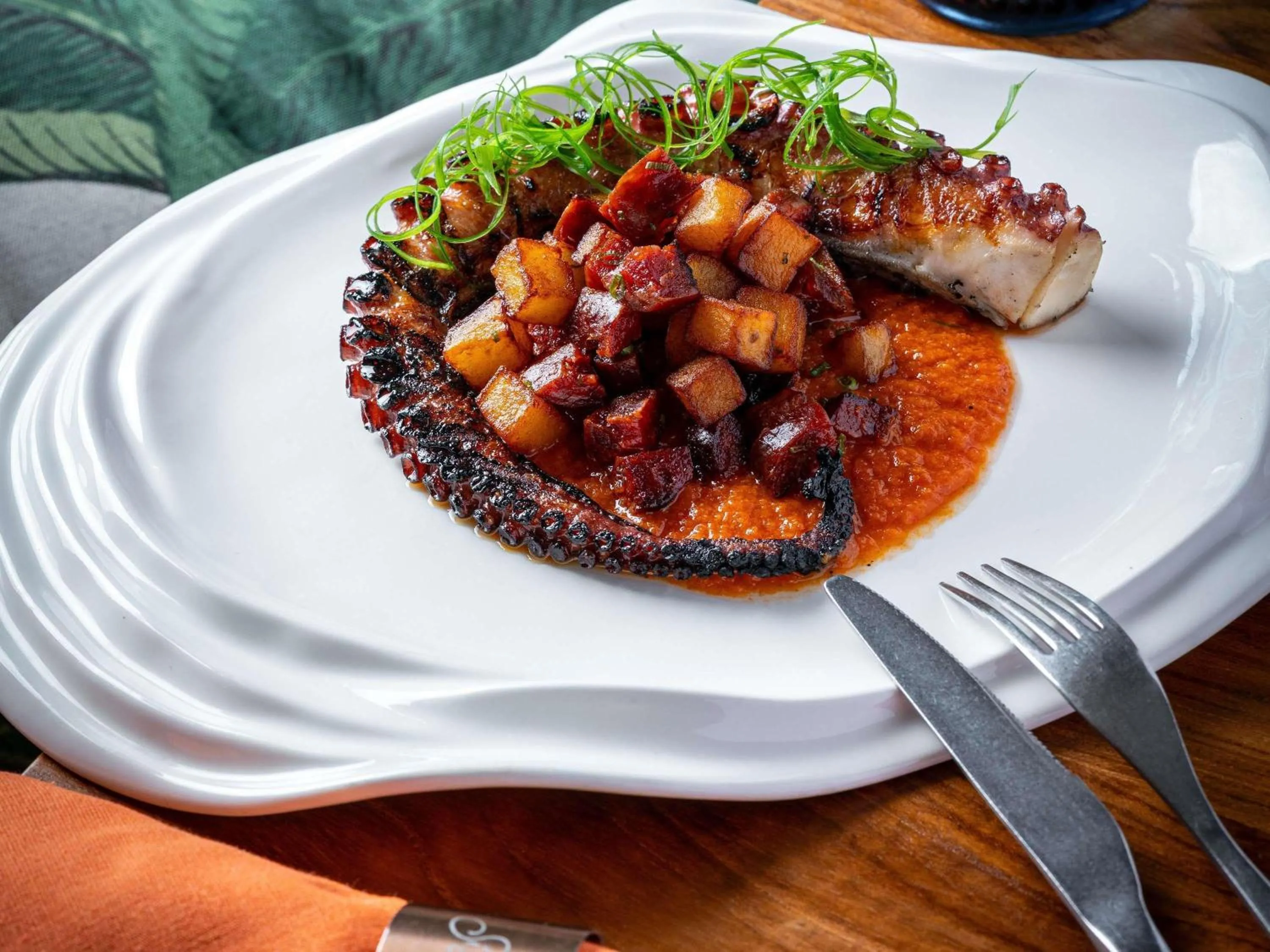 Restaurant/places to eat in Avista Hideaway Phuket Patong - MGallery