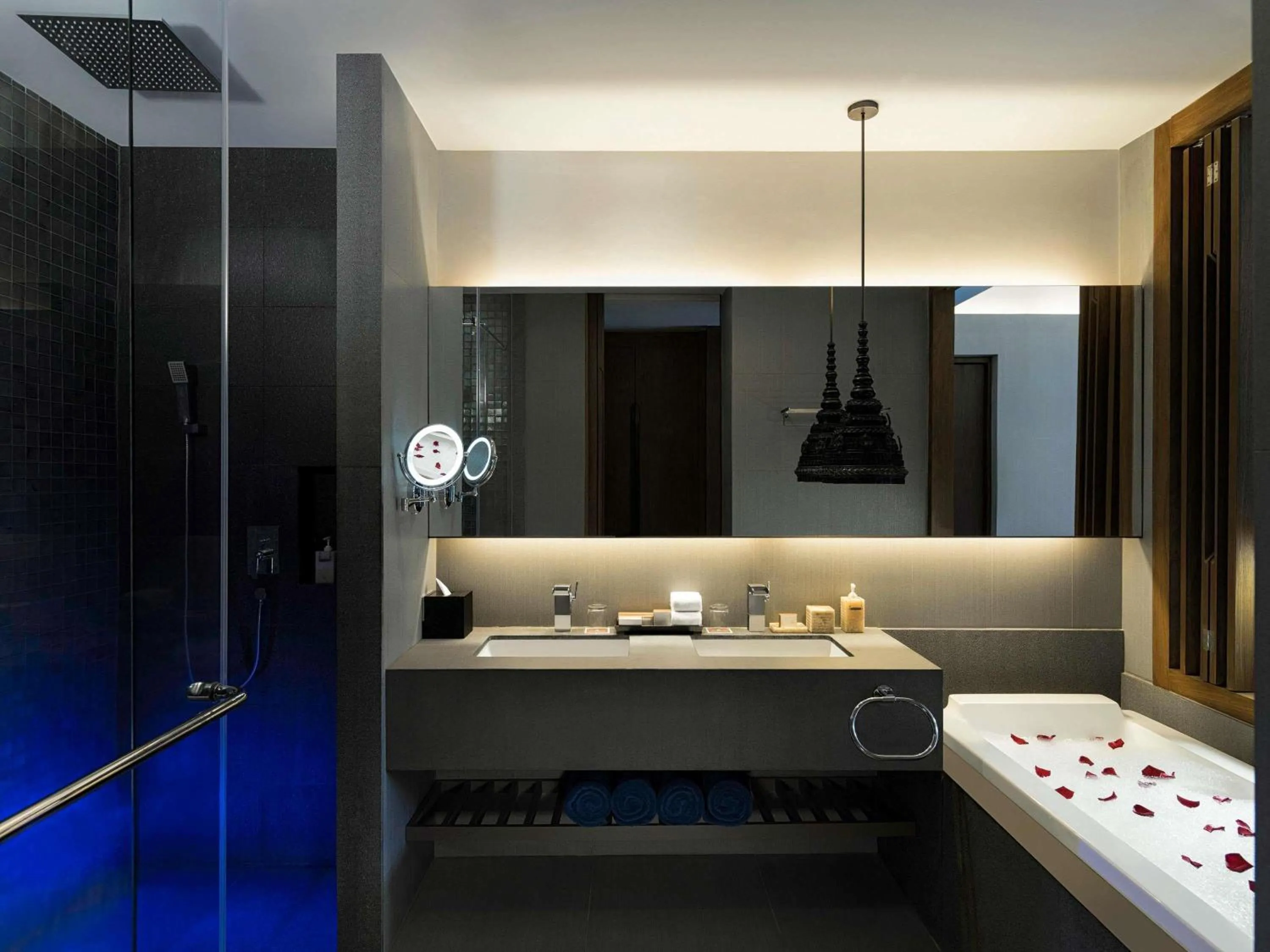 Bathroom, Bed in Avista Hideaway Phuket Patong - MGallery