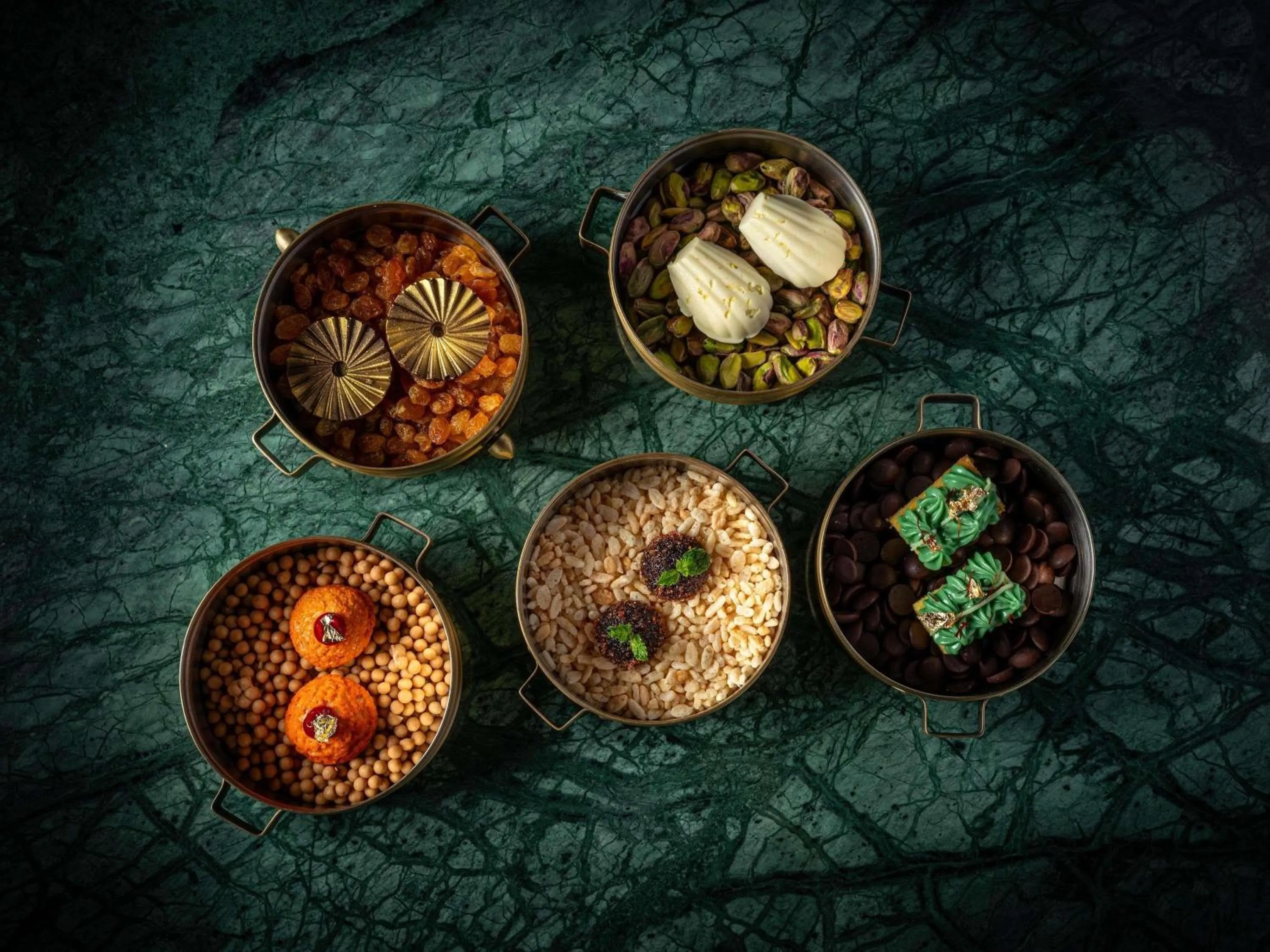 Restaurant/places to eat in Avista Hideaway Phuket Patong - MGallery