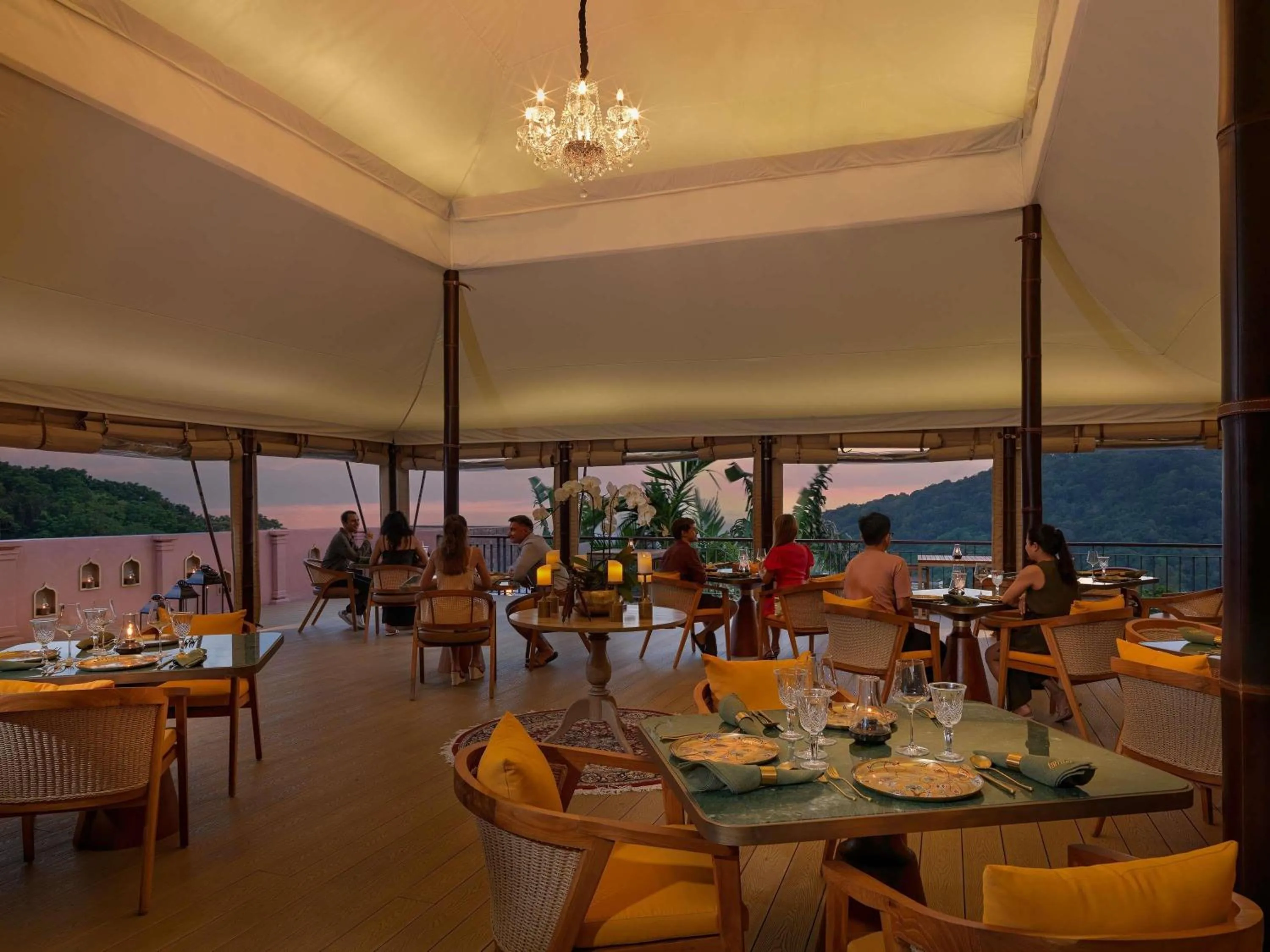 Restaurant/places to eat in Avista Hideaway Phuket Patong - MGallery