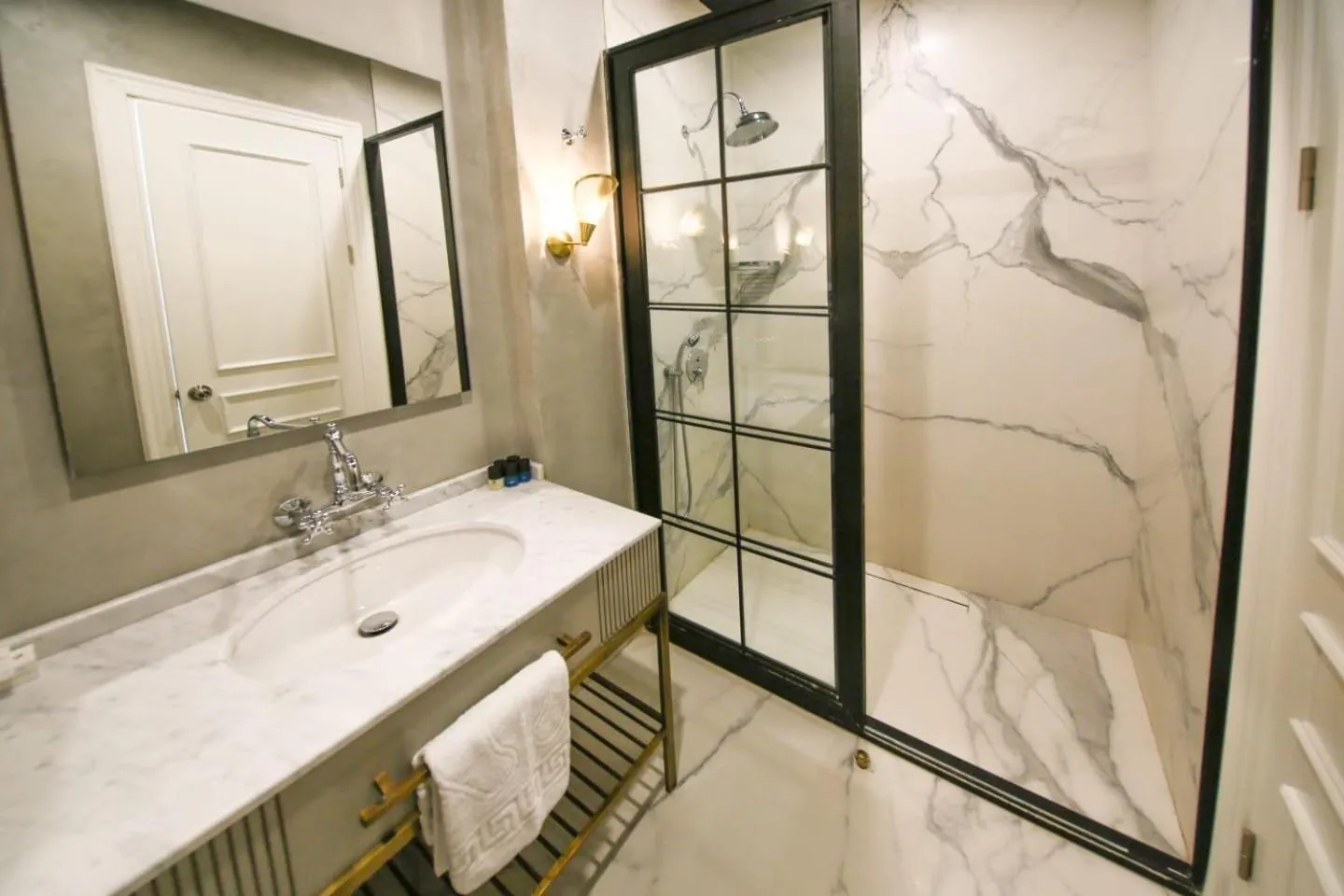 Bathroom in Royal Tophane