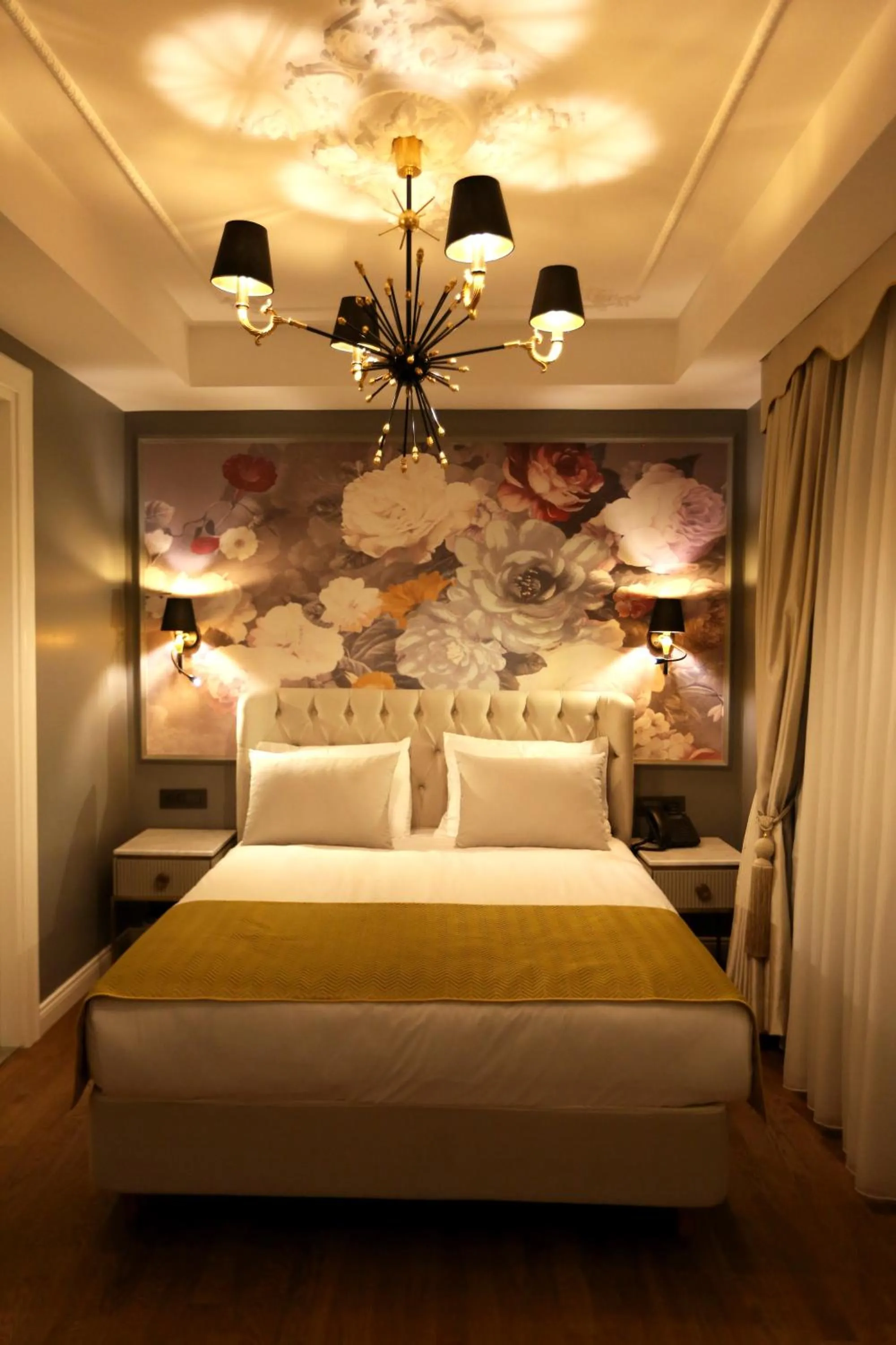 Bed in Royal Tophane