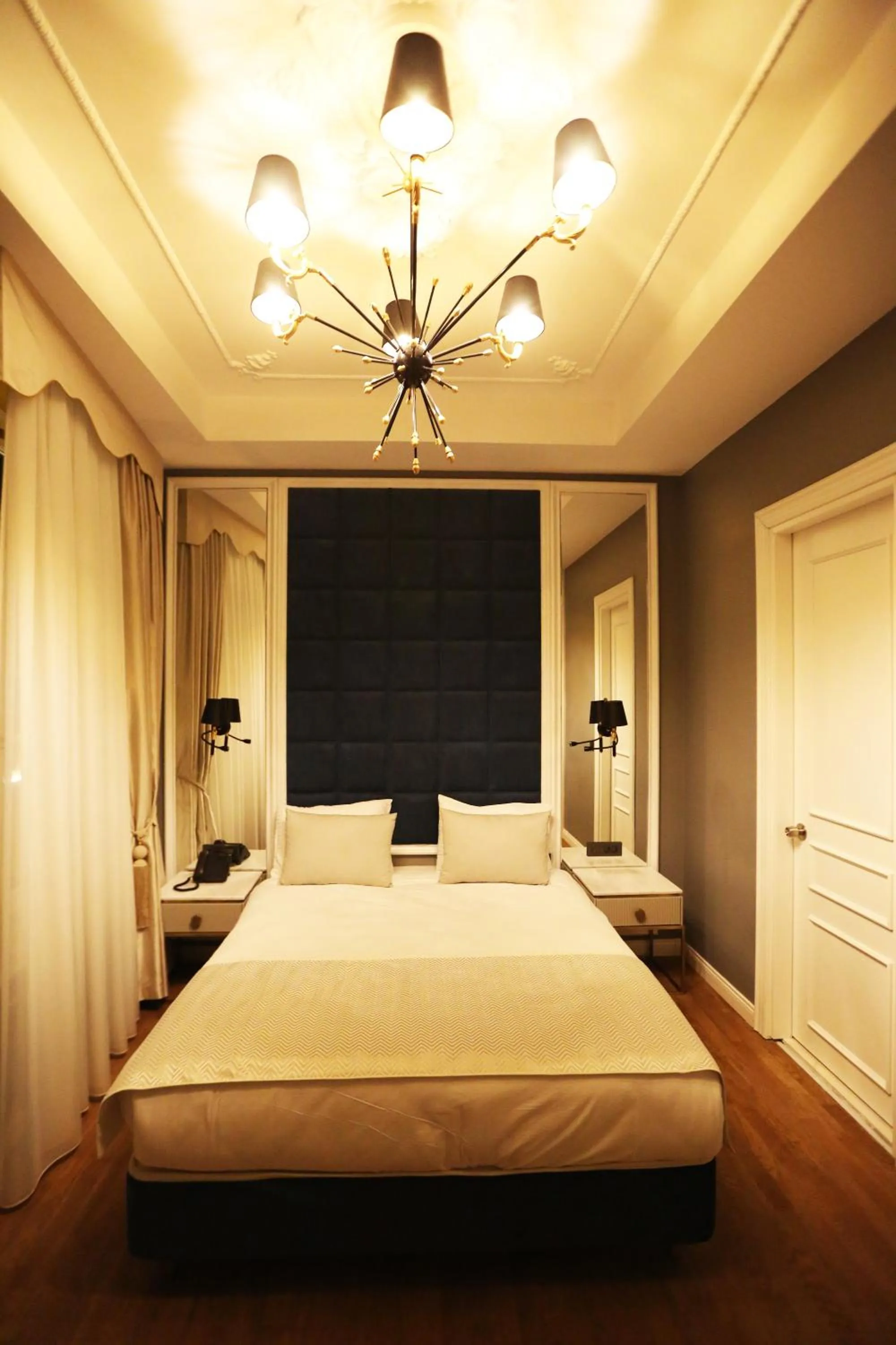 Bed in Royal Tophane