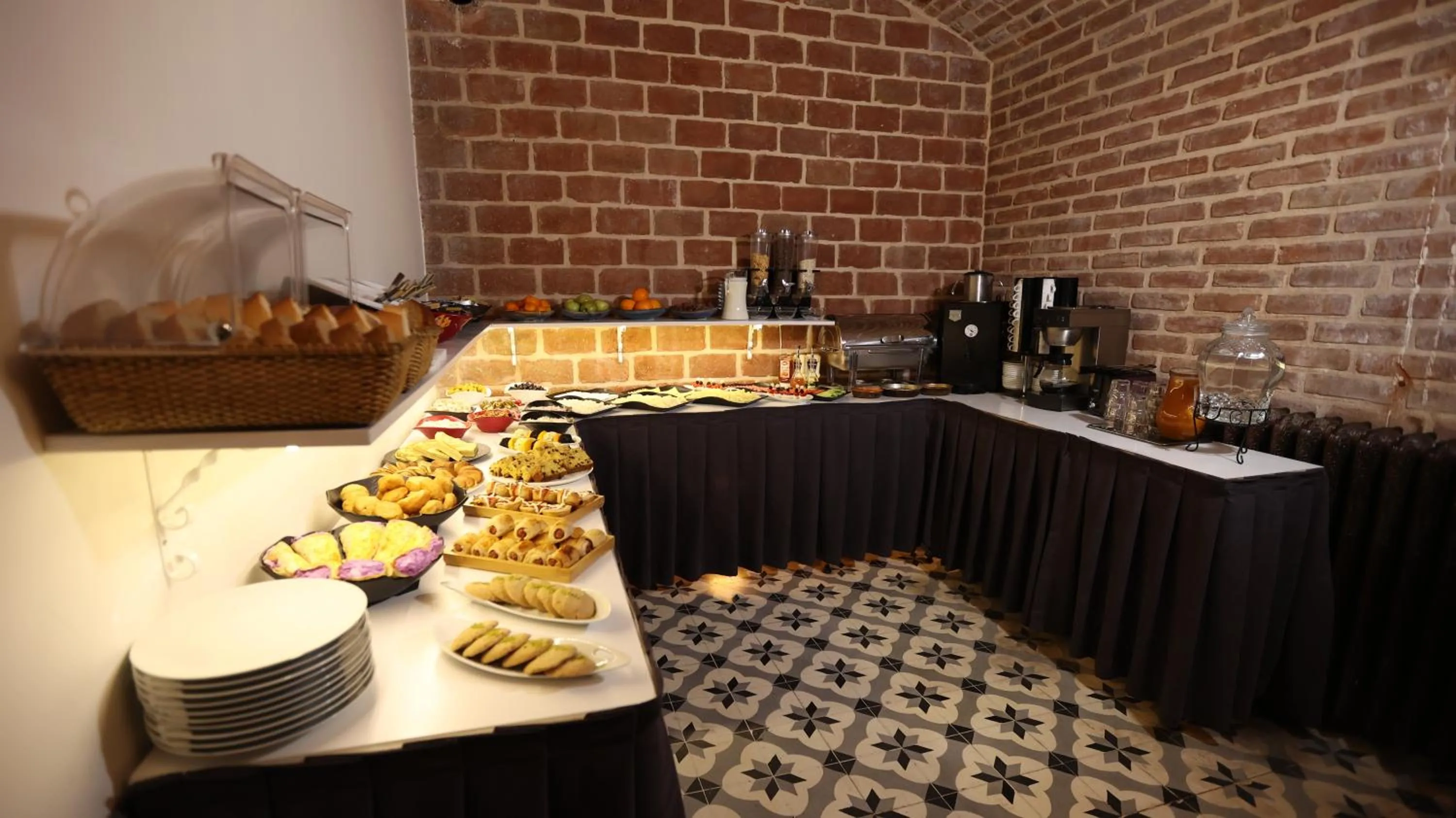 Food and drinks in Royal Tophane