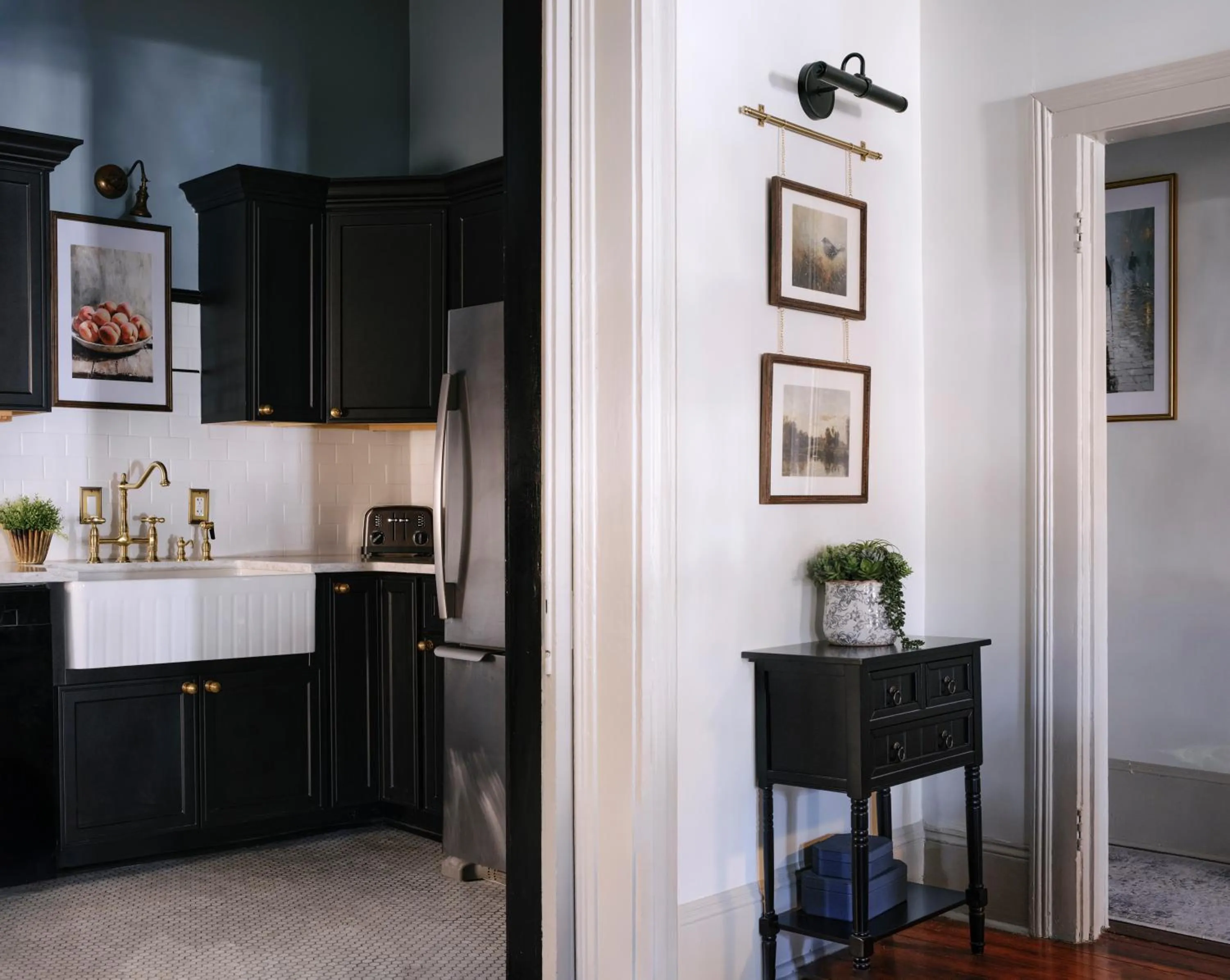 Kitchen or kitchenette in Comfortable Escape in Historic Downtown Savannah