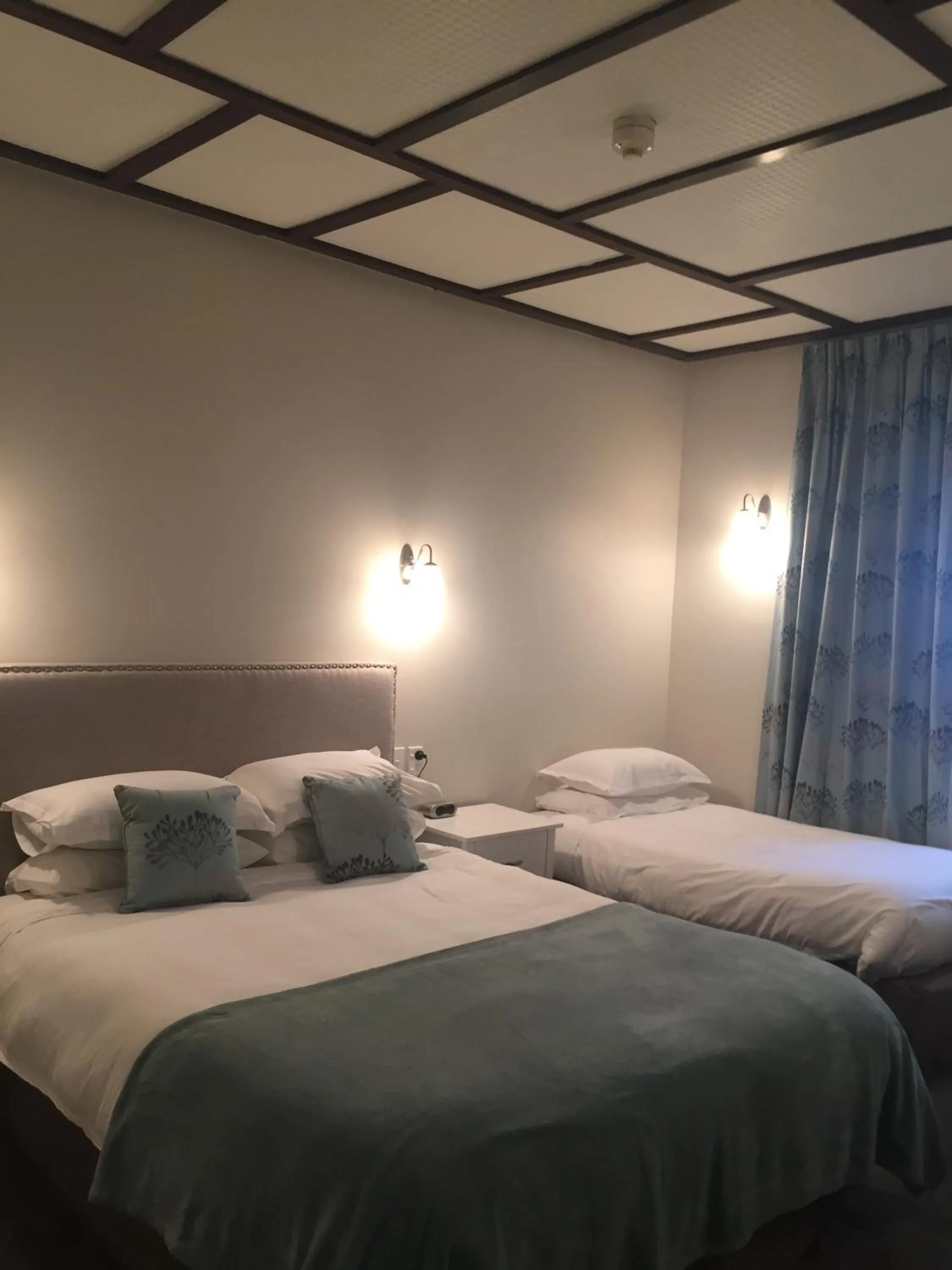 Photo of the whole room, Bed in Bridgehouse Lodge