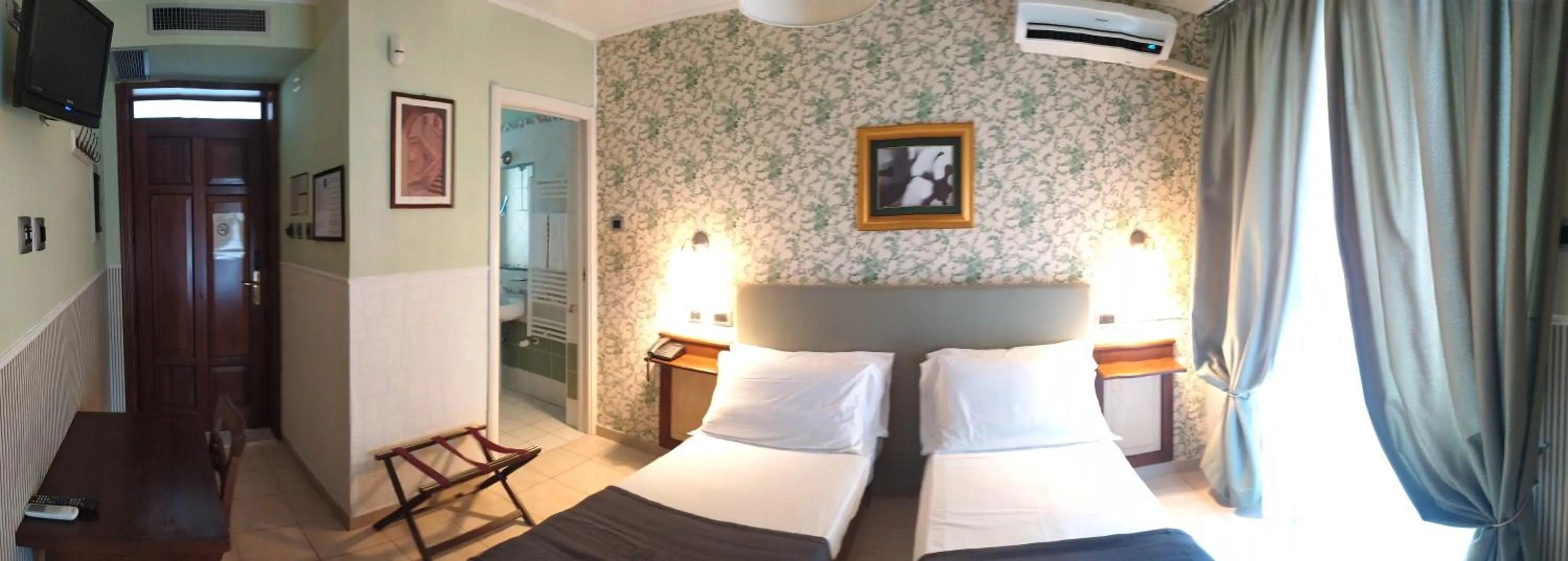 Bed in La Contessa B&B