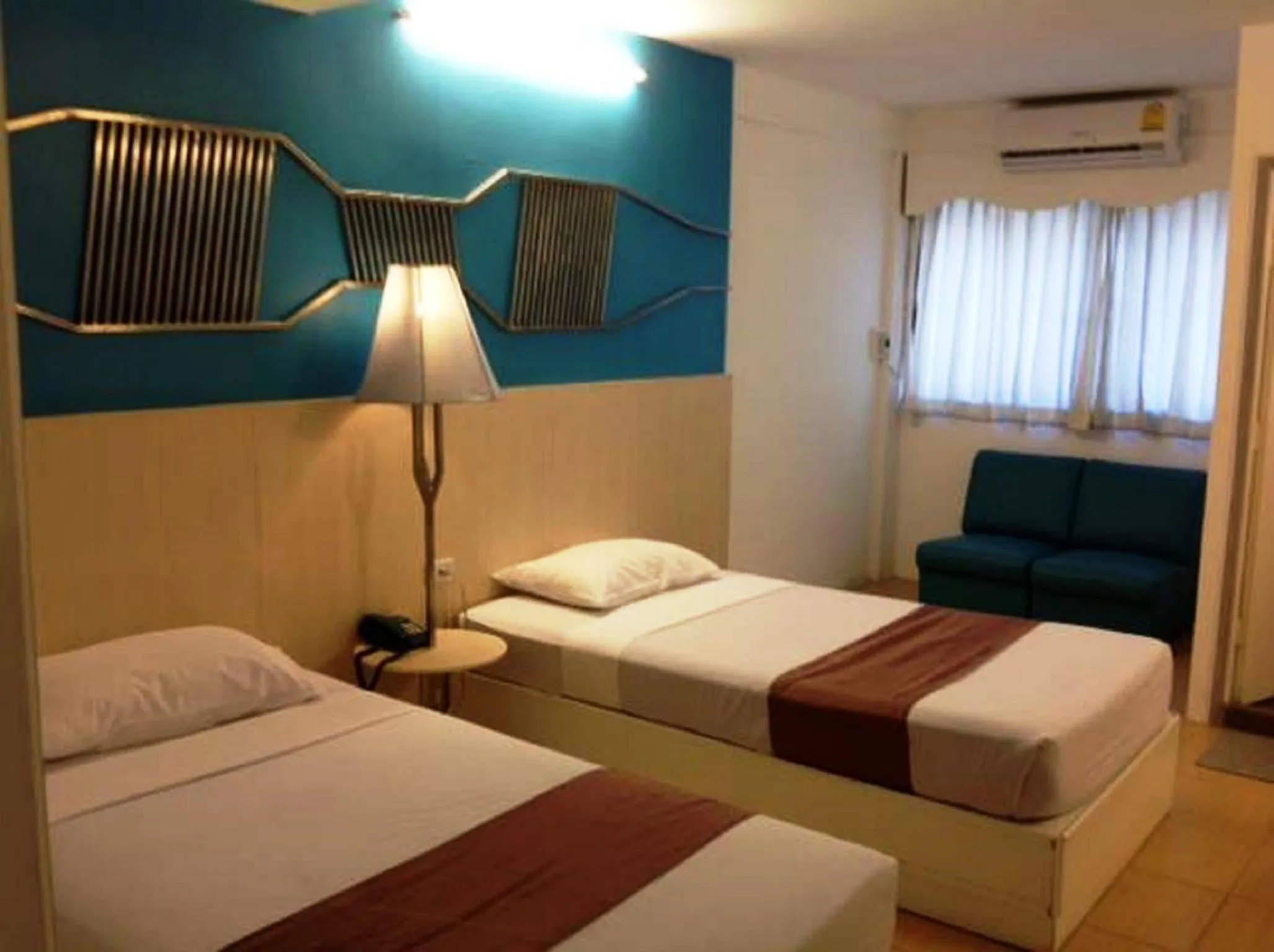 Photo of the whole room, Bed in Highway Hotel