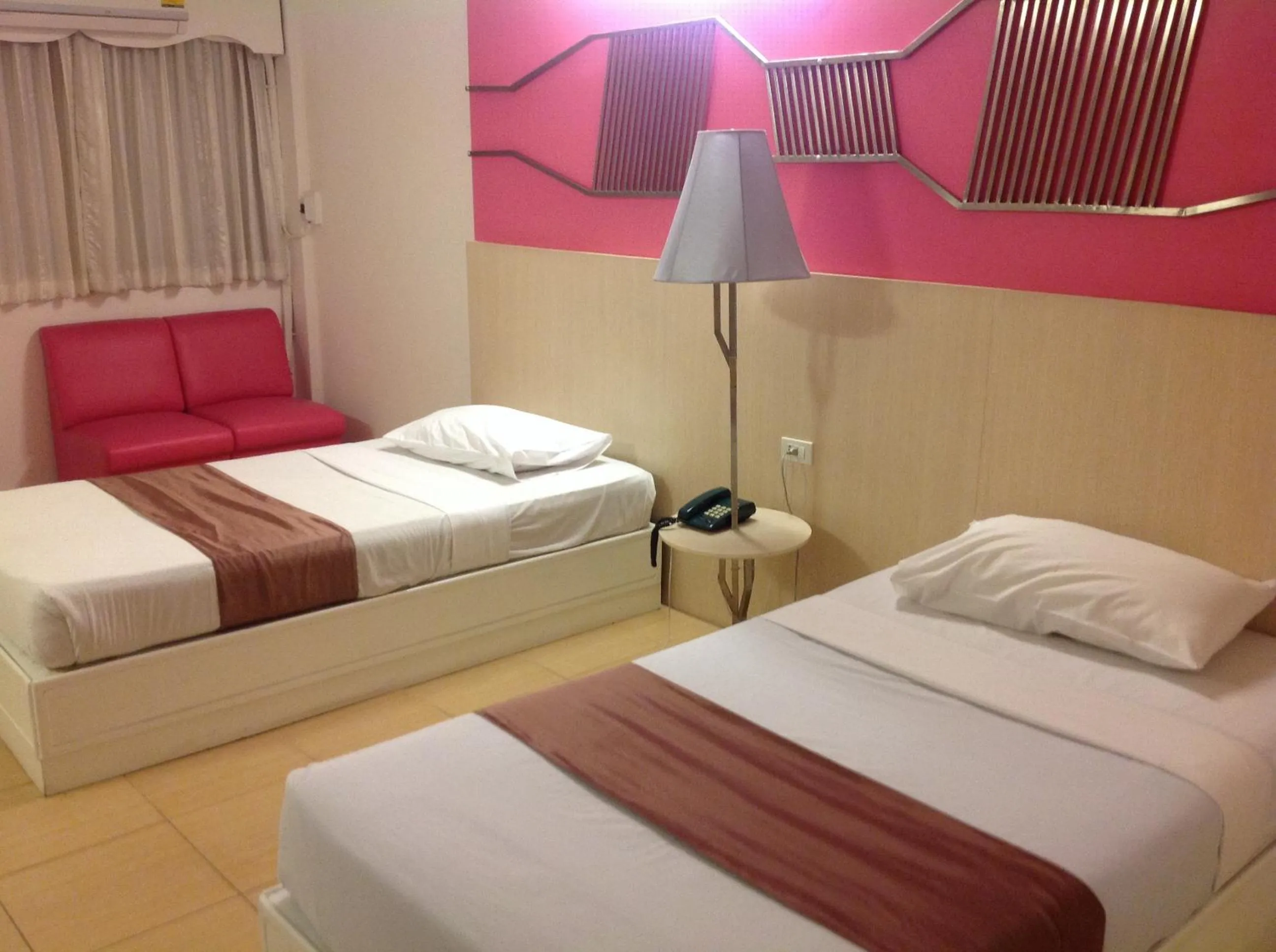 Photo of the whole room, Bed in Highway Hotel