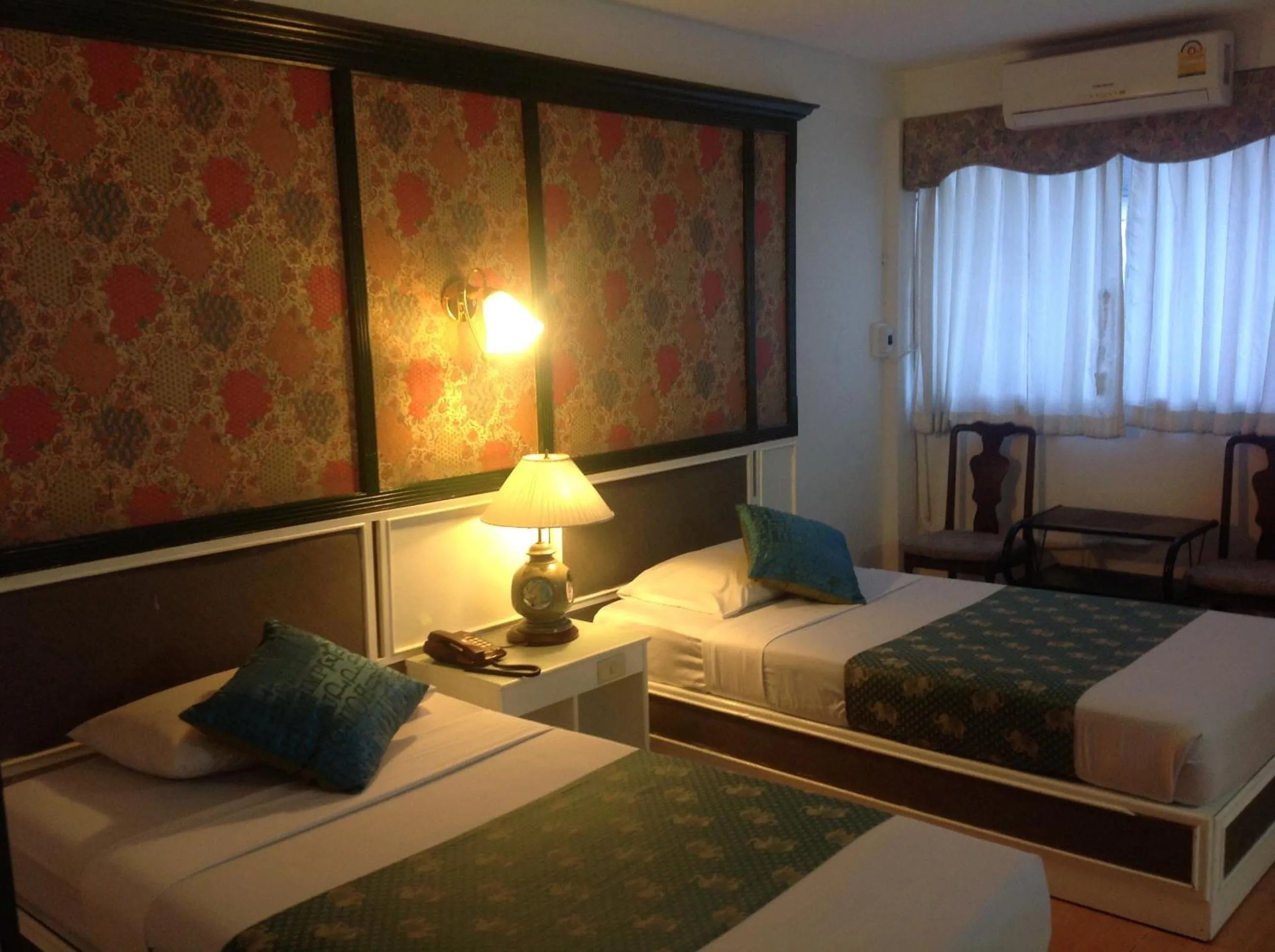 Photo of the whole room, Bed in Highway Hotel