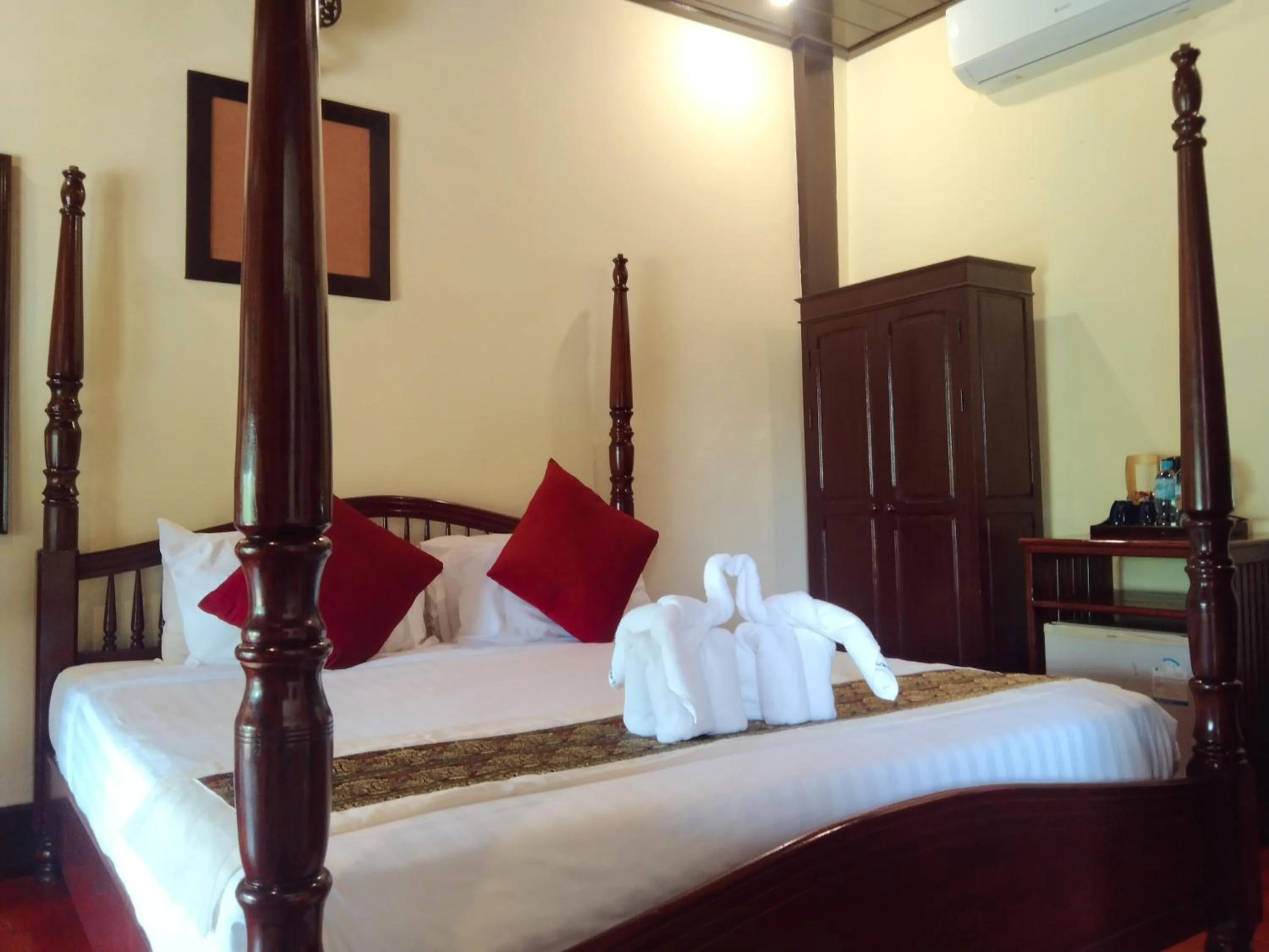 Bed in Ban Lakkham River View