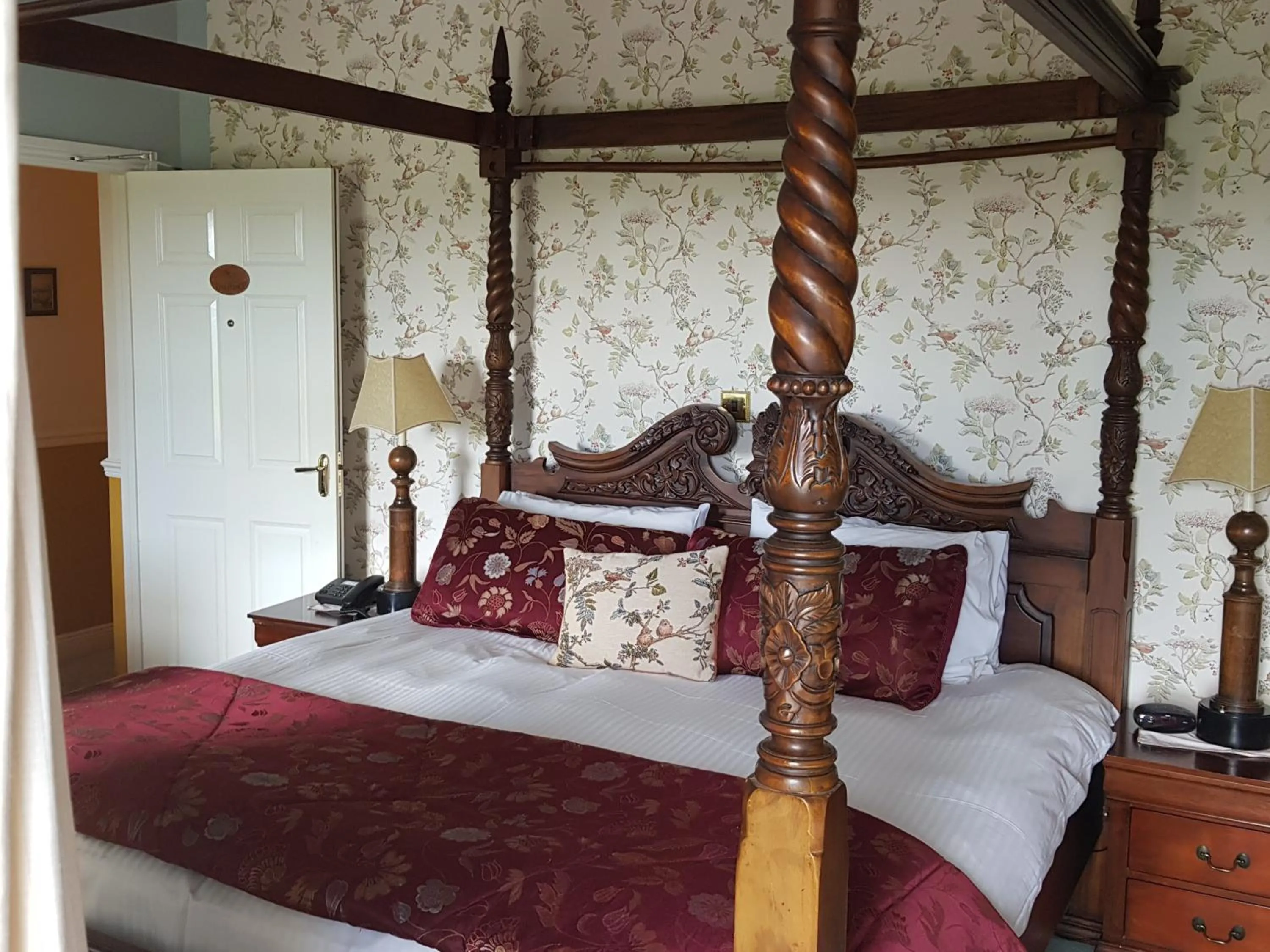 Bedroom, Bed in Carrygerry Country House