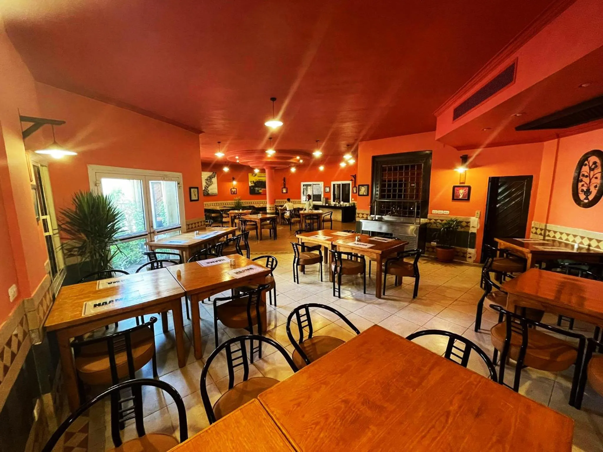 Restaurant/places to eat in Naama Inn Hotel