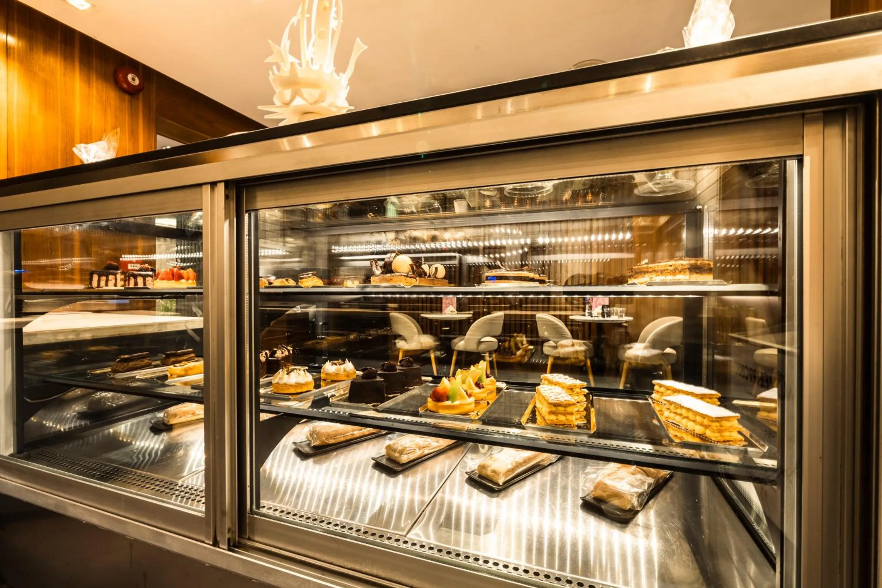 Restaurant/places to eat in The President Hotel Cairo