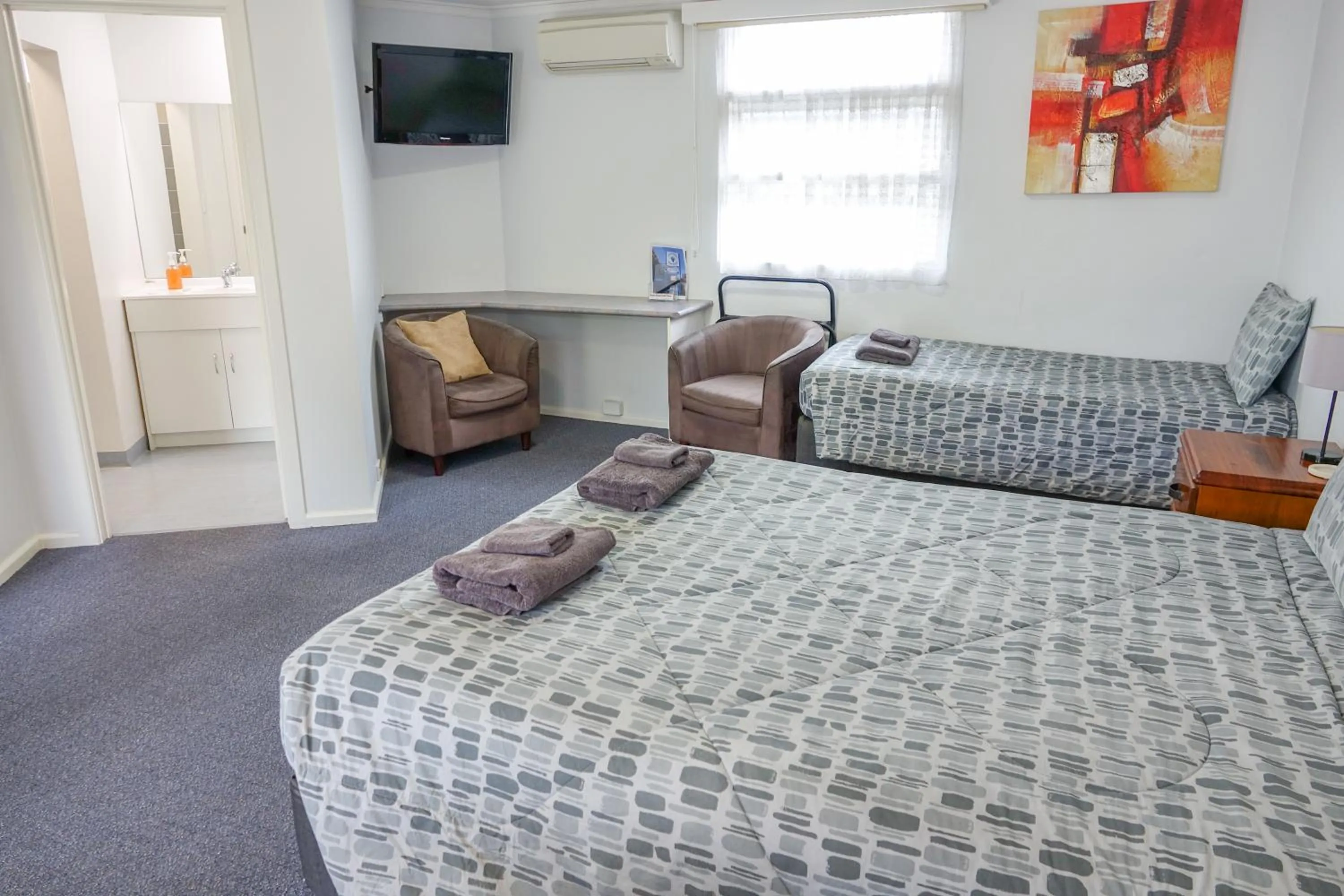 Guests, Bed in Bairnsdale Main Motel