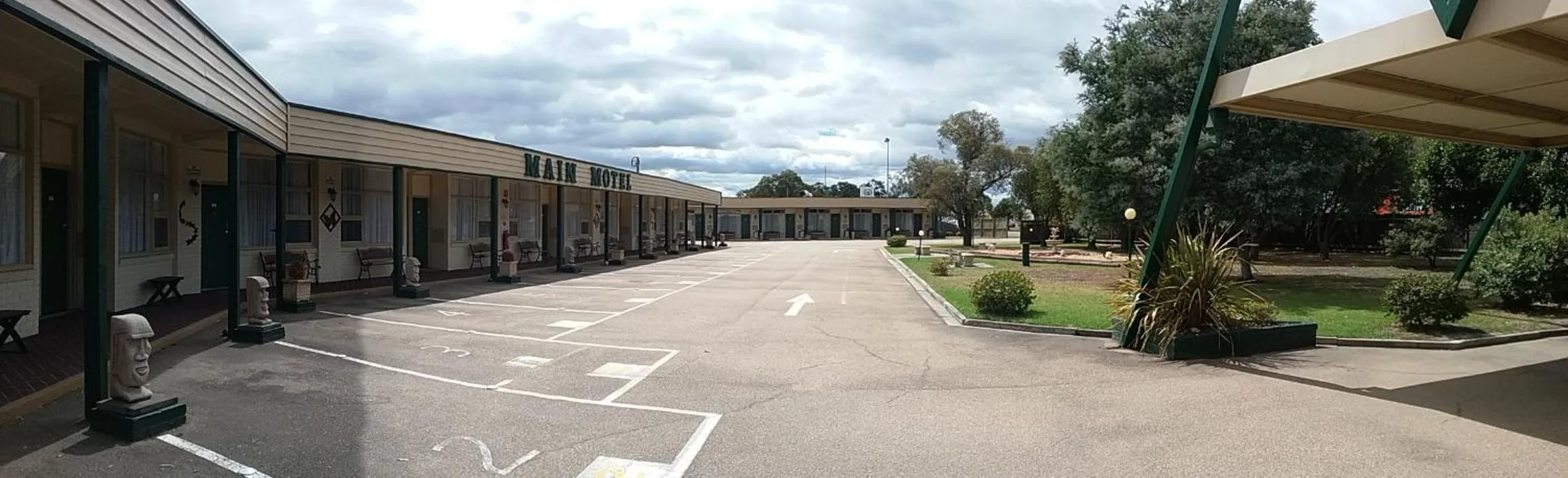 Parking in Bairnsdale Main Motel