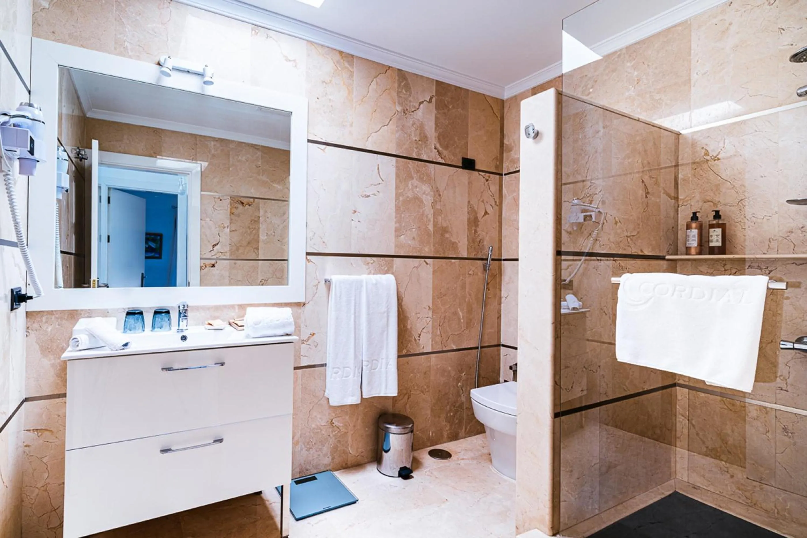 Toilet in Cordial Mogán Solaz