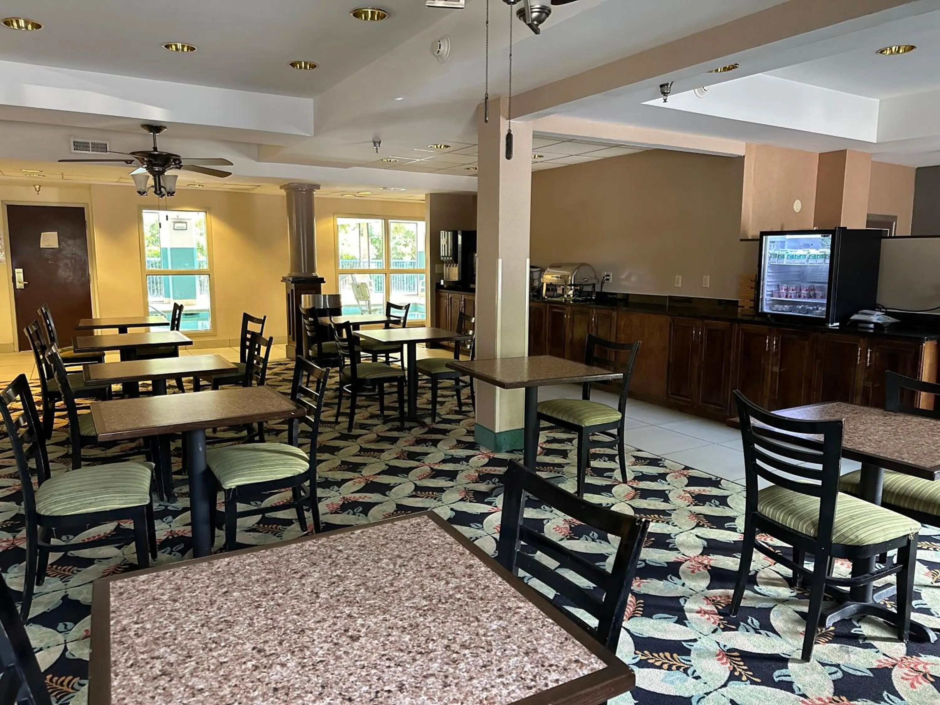 Breakfast in Country Inn & Suites by Radisson, Murrells Inlet, SC