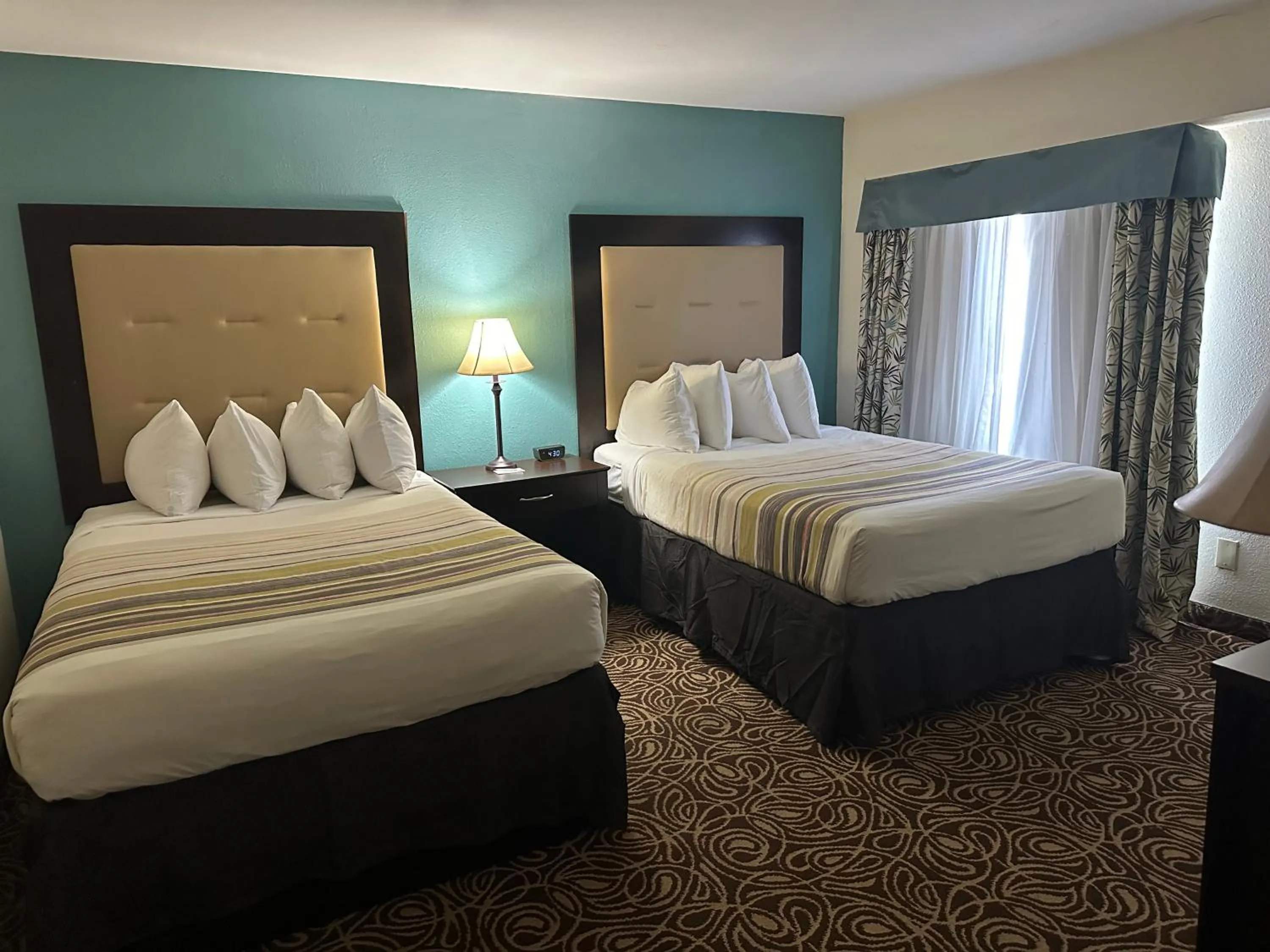 Bed in Country Inn & Suites by Radisson, Murrells Inlet, SC