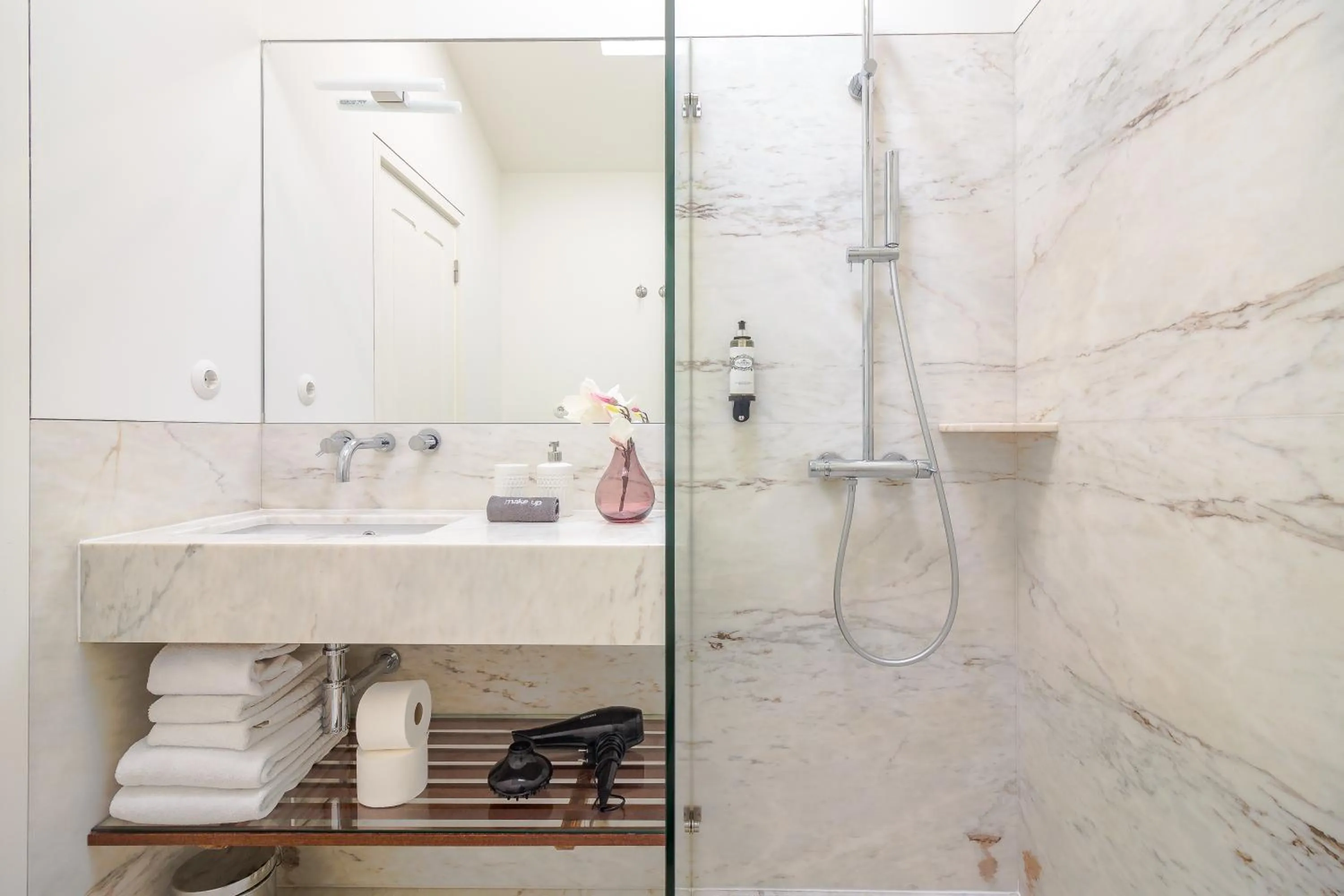 Shower in YOUROPO - Market