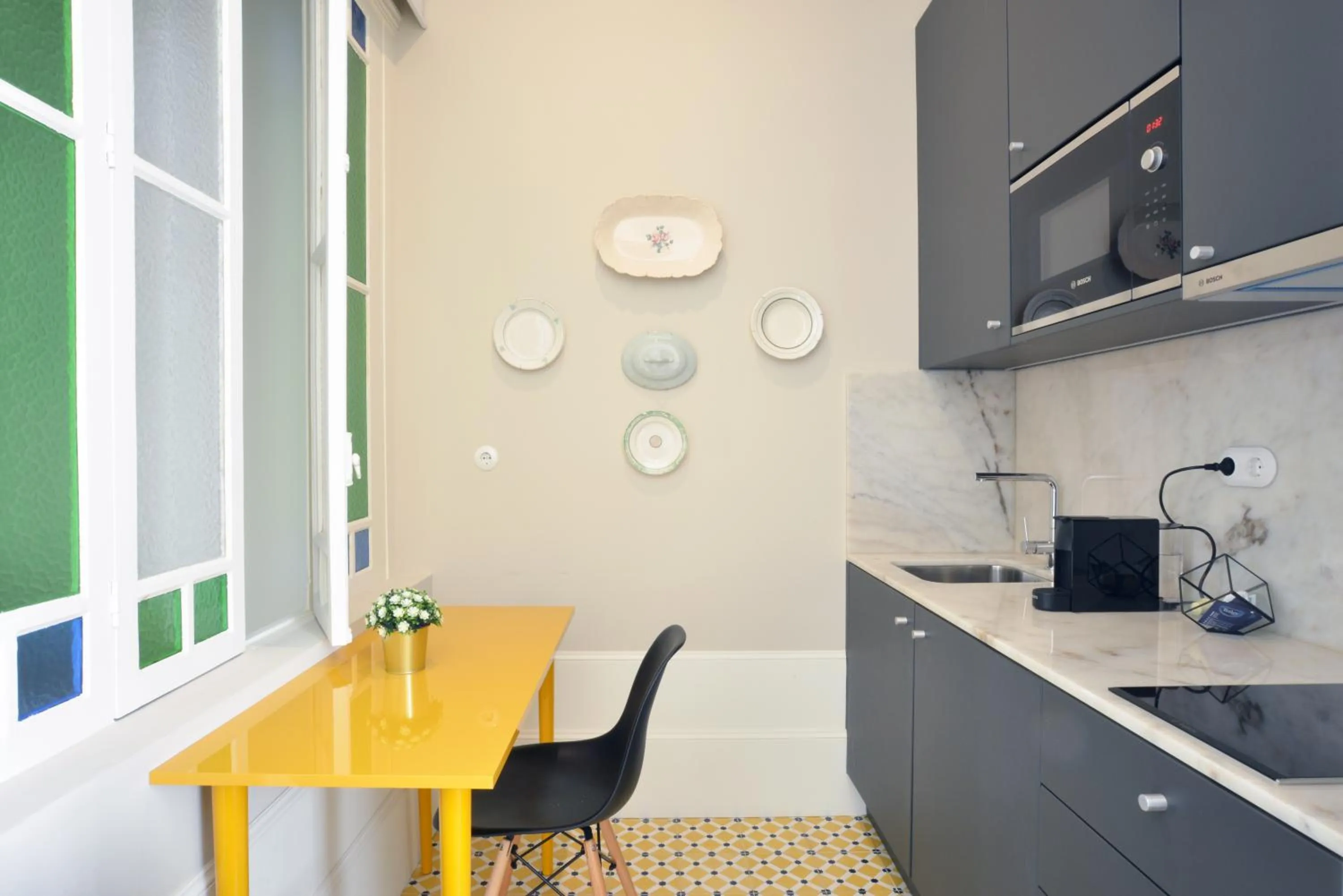 Coffee/tea facilities in YOUROPO - Market