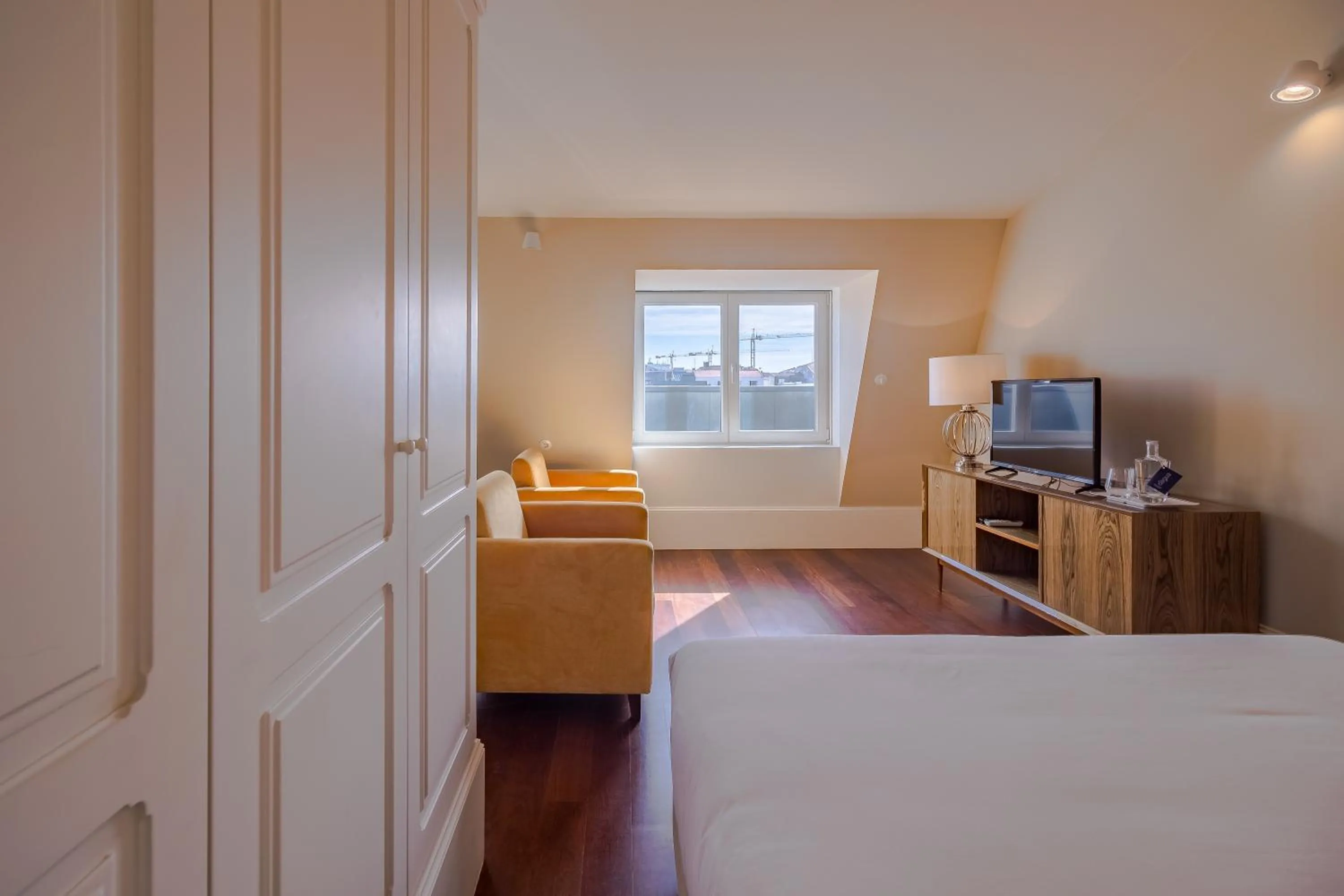 Bed in YOUROPO - Market