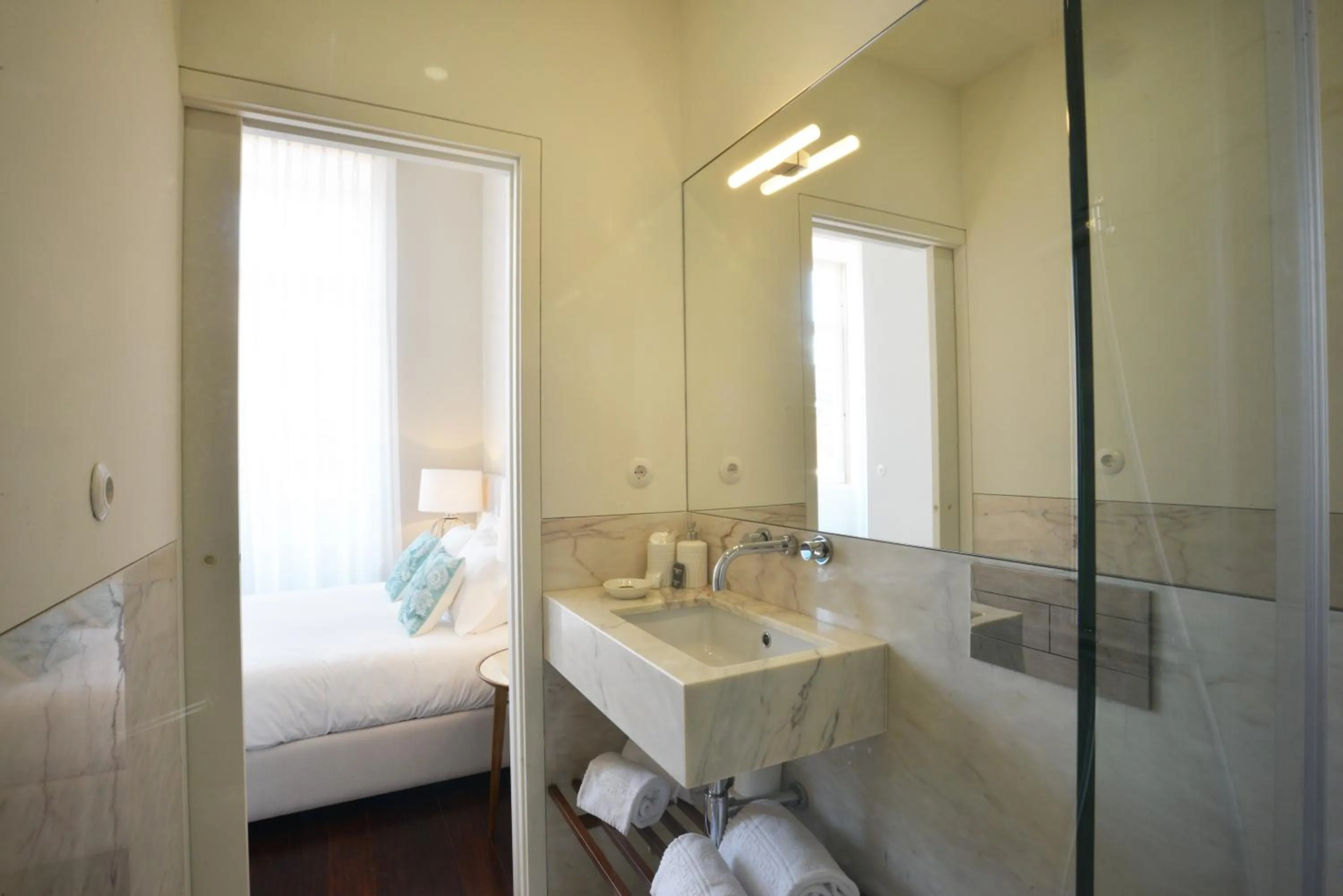 Bed in YOUROPO - Market