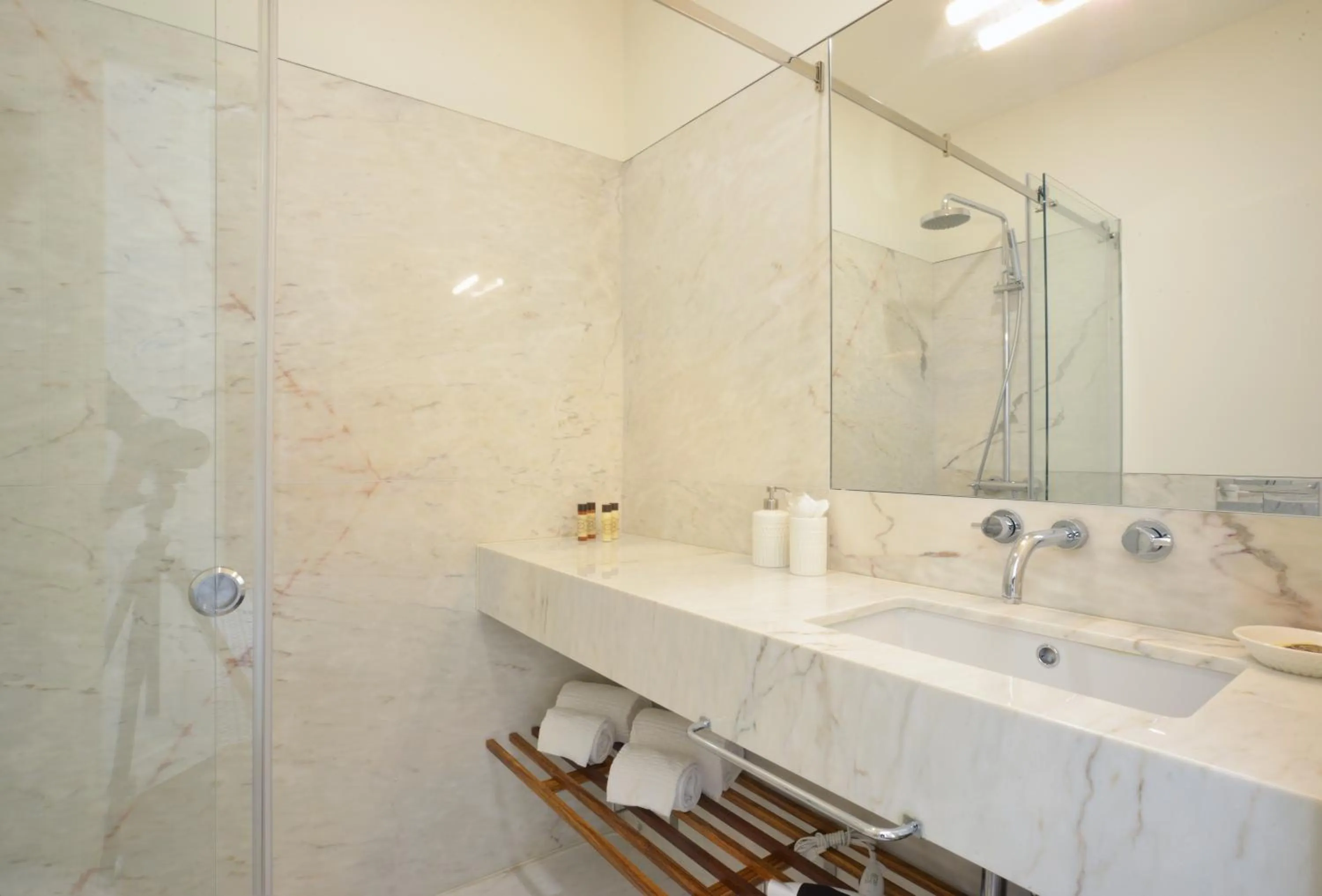 Shower in YOUROPO - Market