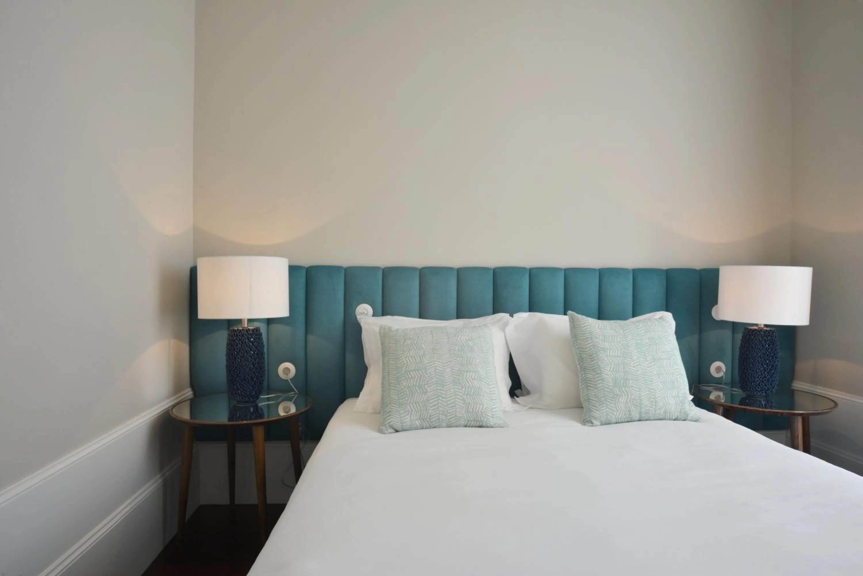 Bed in YOUROPO - Market