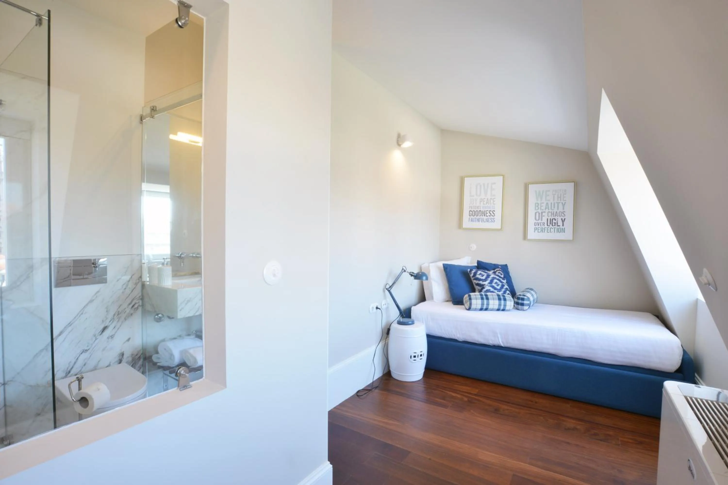 Shower, Bed in YOUROPO - Market