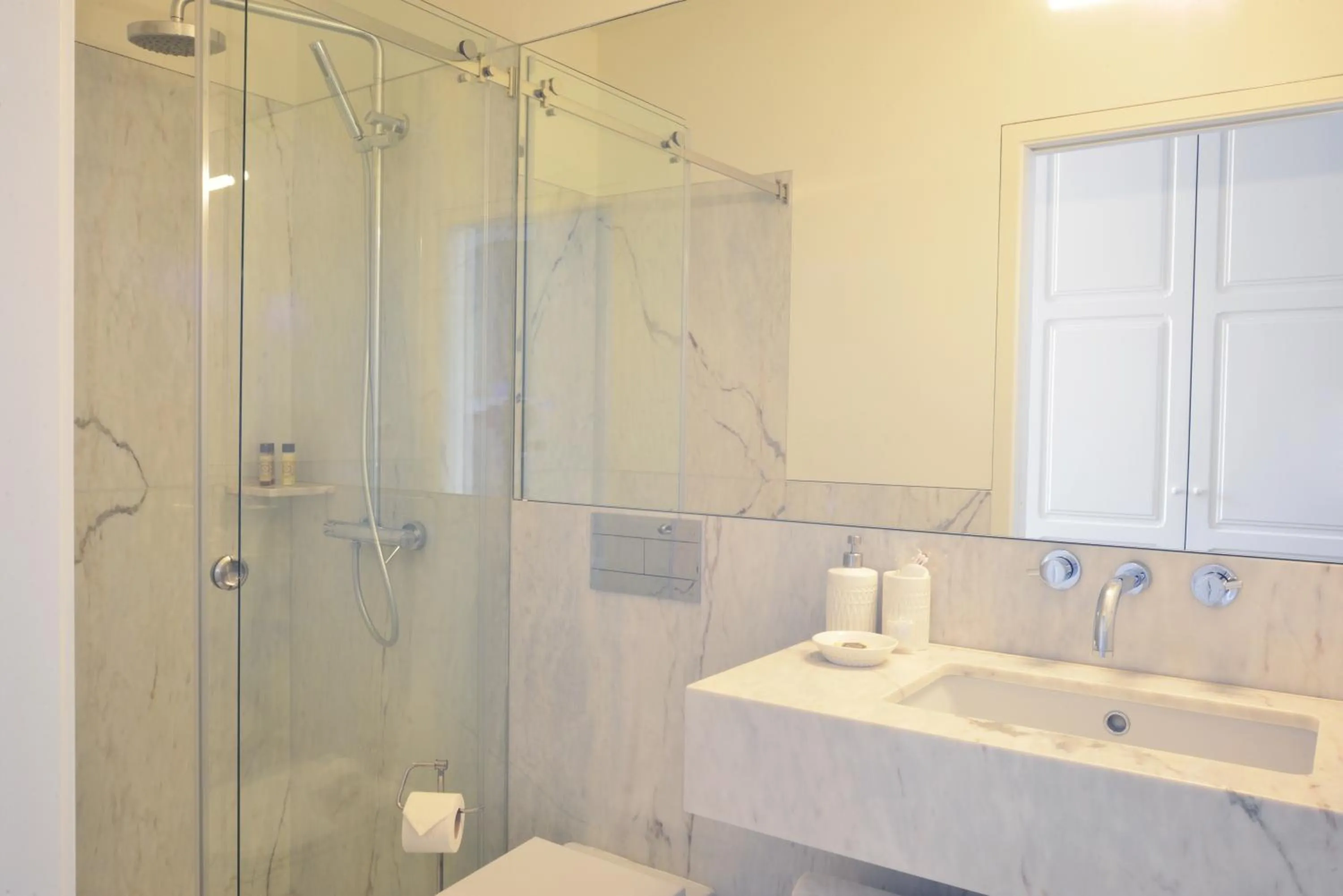 Shower in YOUROPO - Market