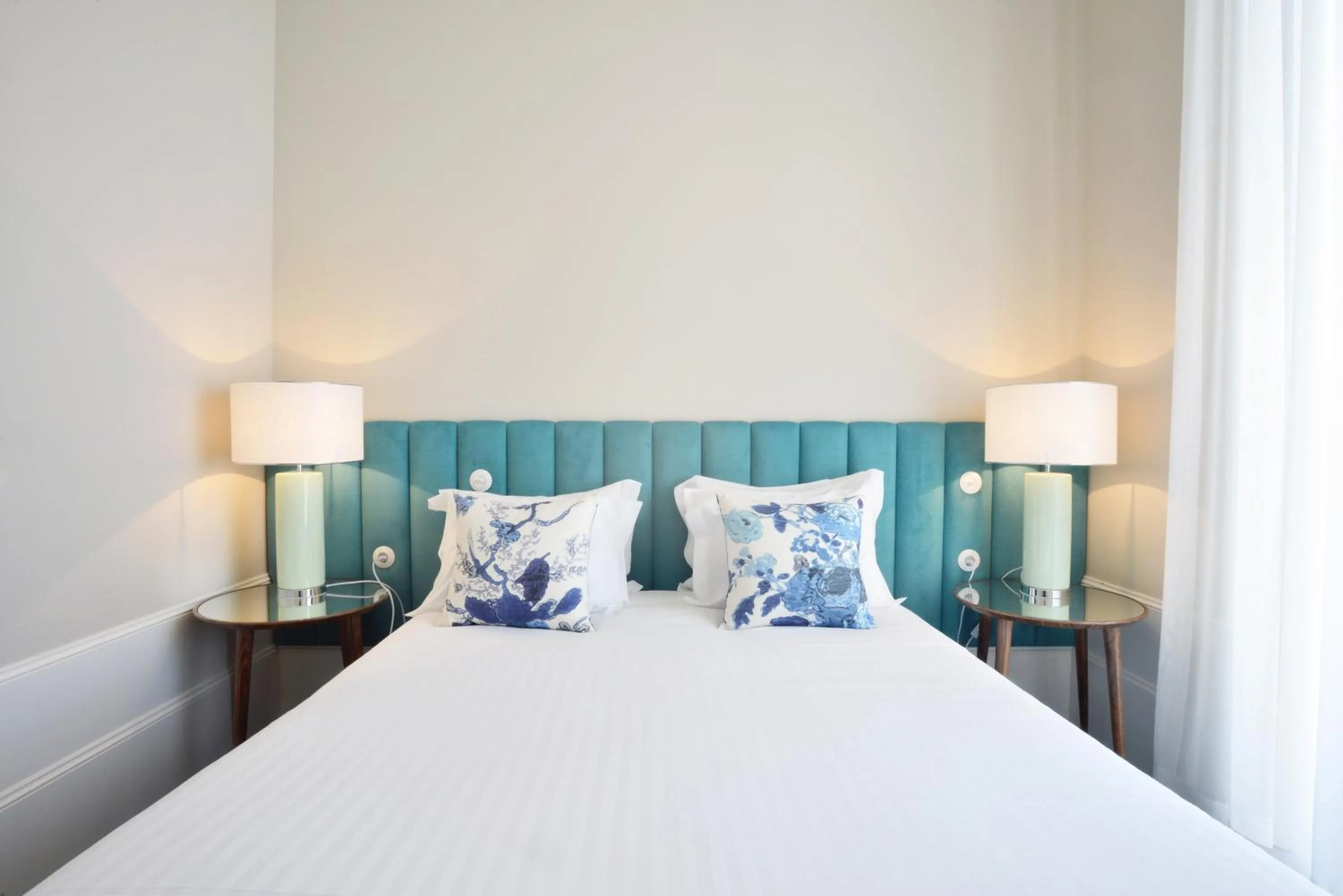 Bed in YOUROPO - Market