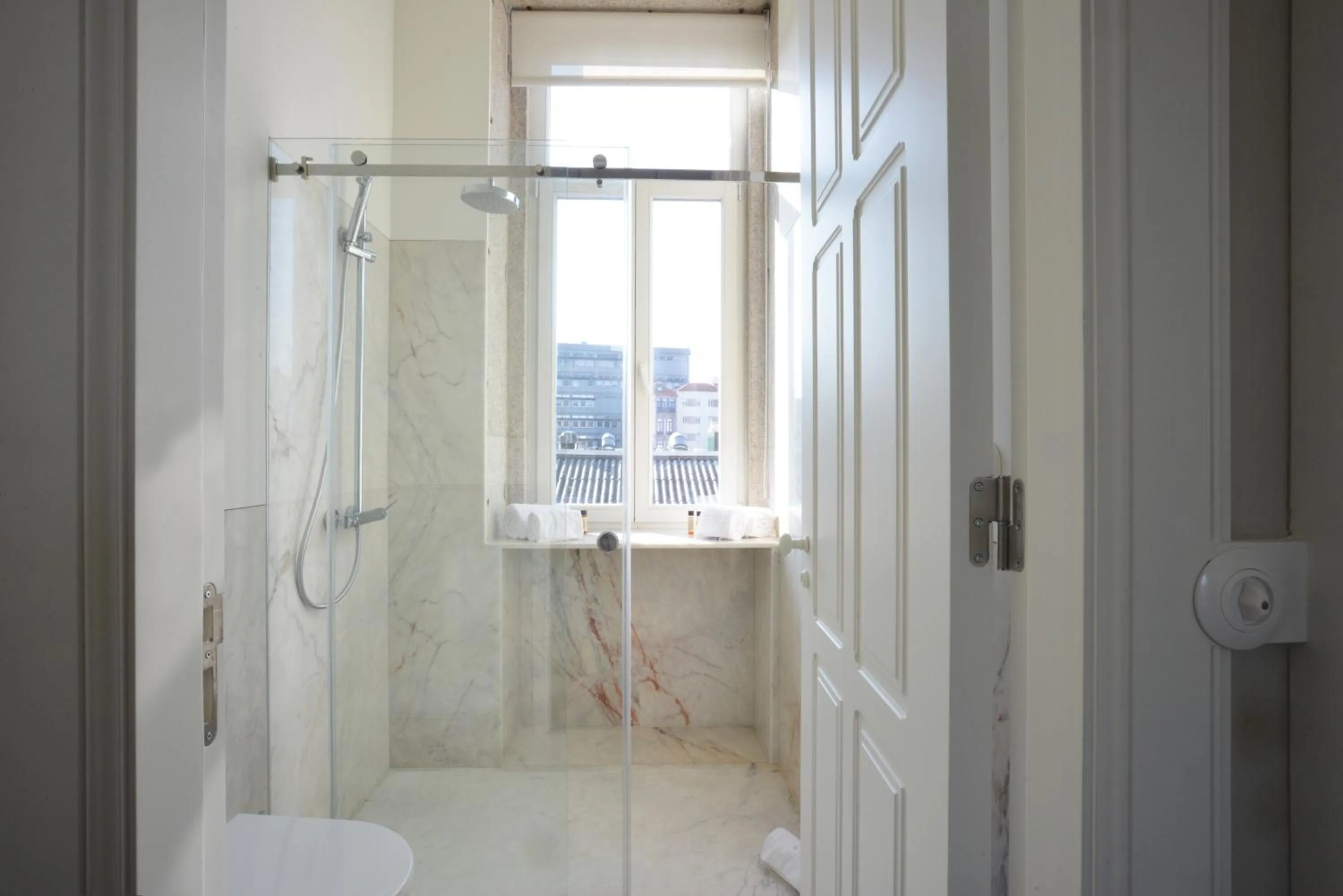 Shower in YOUROPO - Market