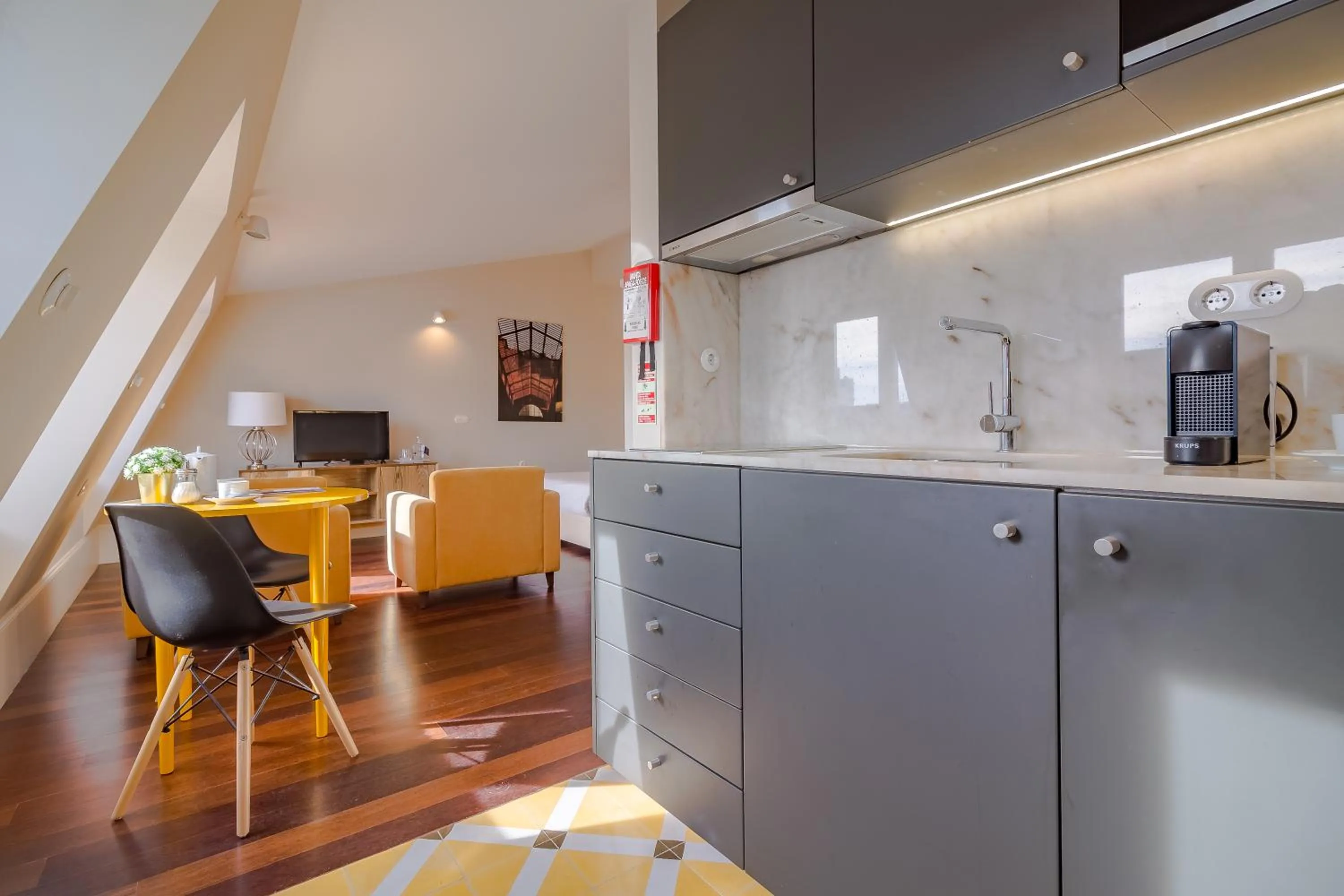 Coffee/tea facilities in YOUROPO - Market