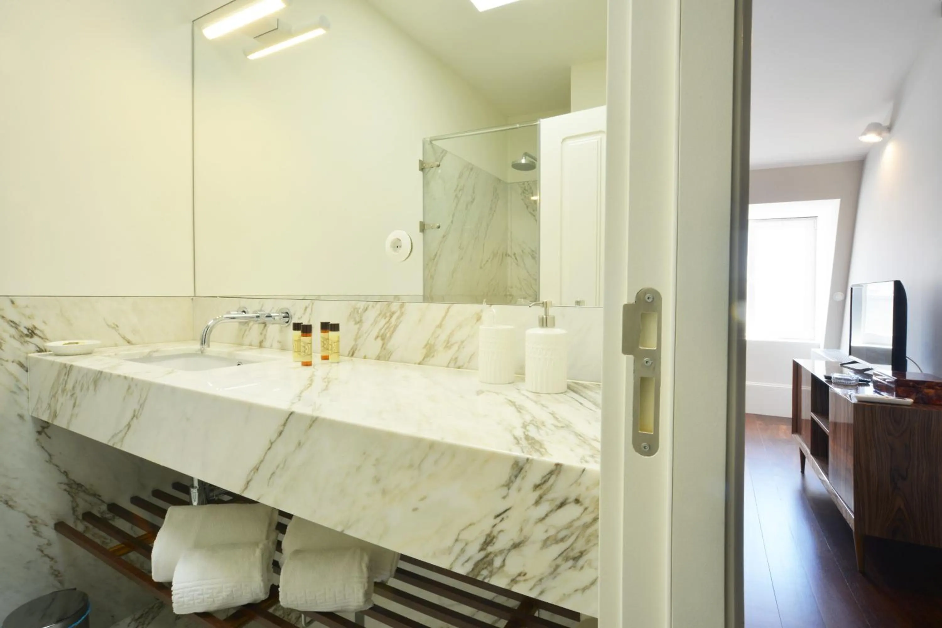 Shower in YOUROPO - Market